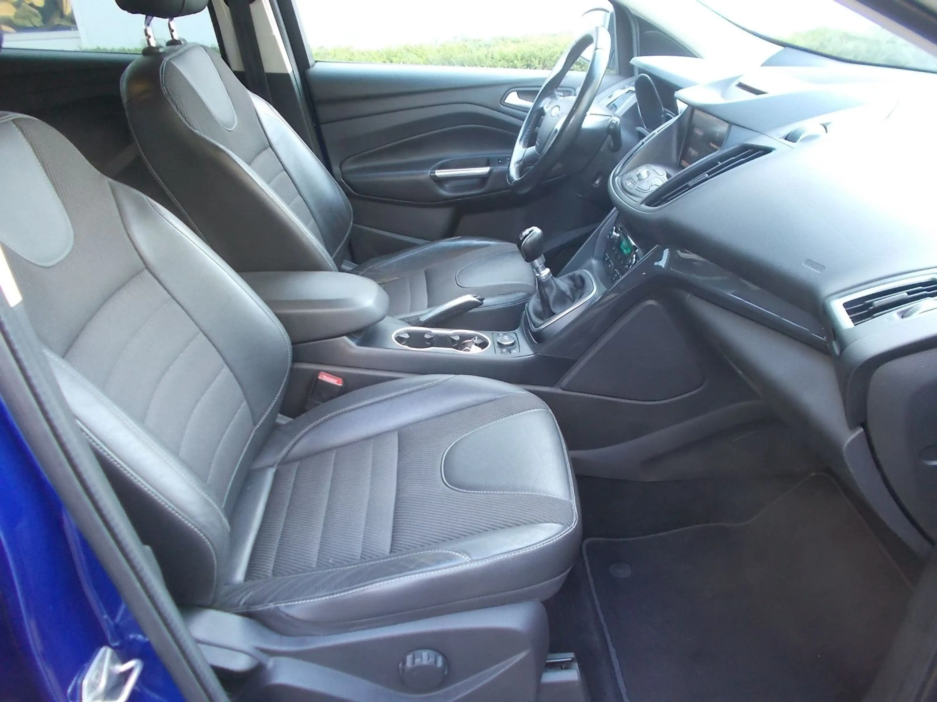 Ford Kuga Titanium,Klimaaut.,AHK,Navi,SHZ.... — photo 15