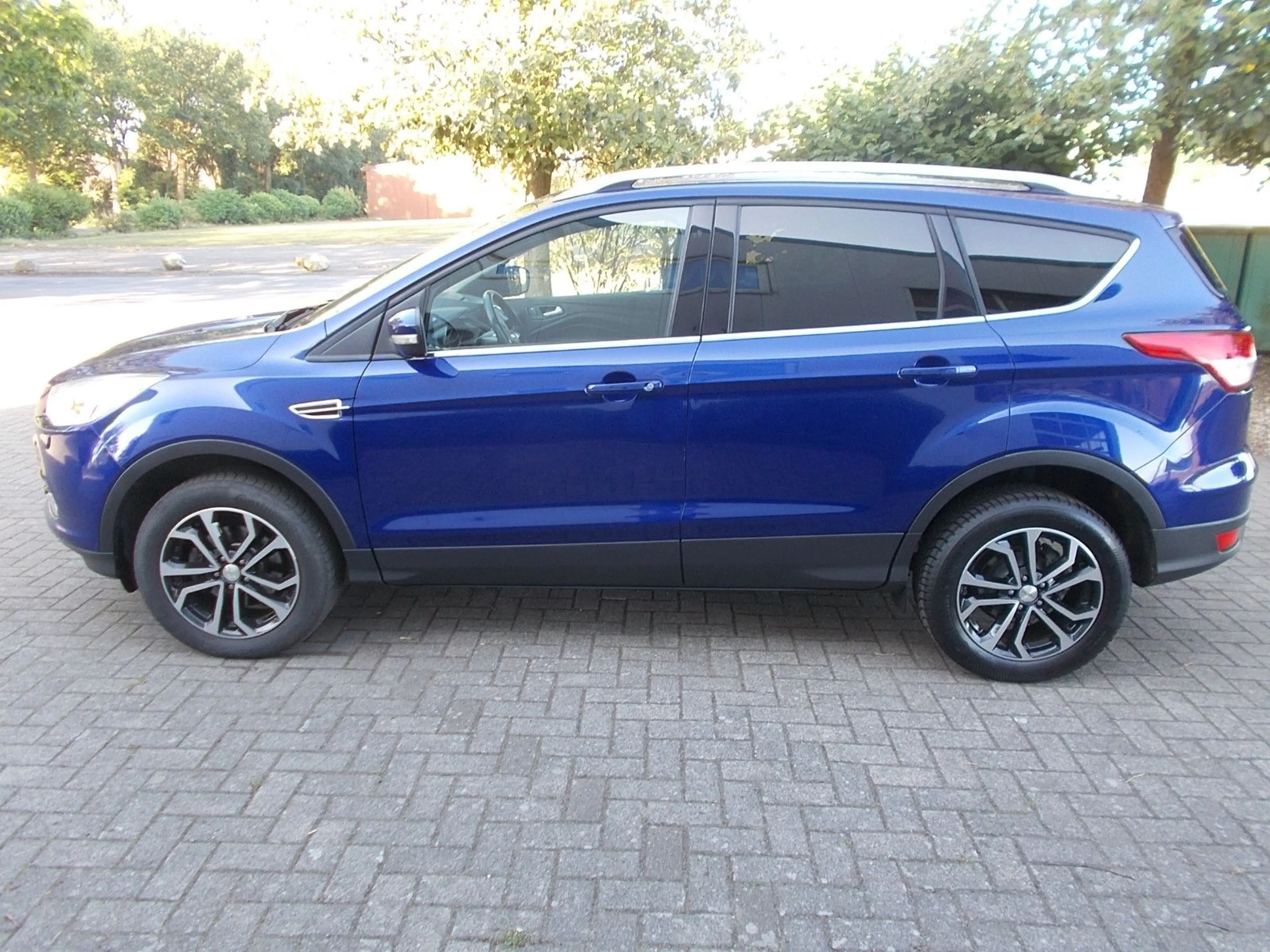 Ford Kuga Titanium,Klimaaut.,AHK,Navi,SHZ.... — photo 2