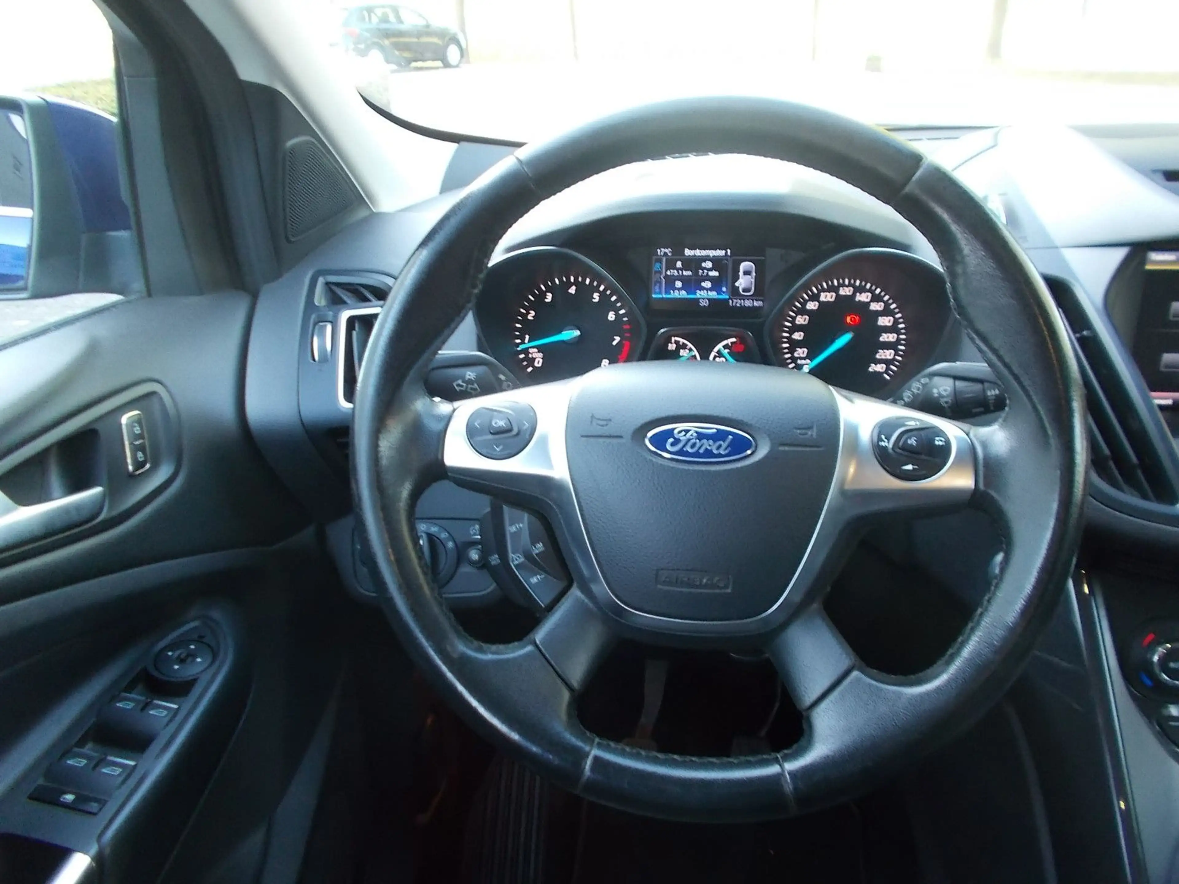 Ford Kuga Titanium,Klimaaut.,AHK,Navi,SHZ.... — photo 9