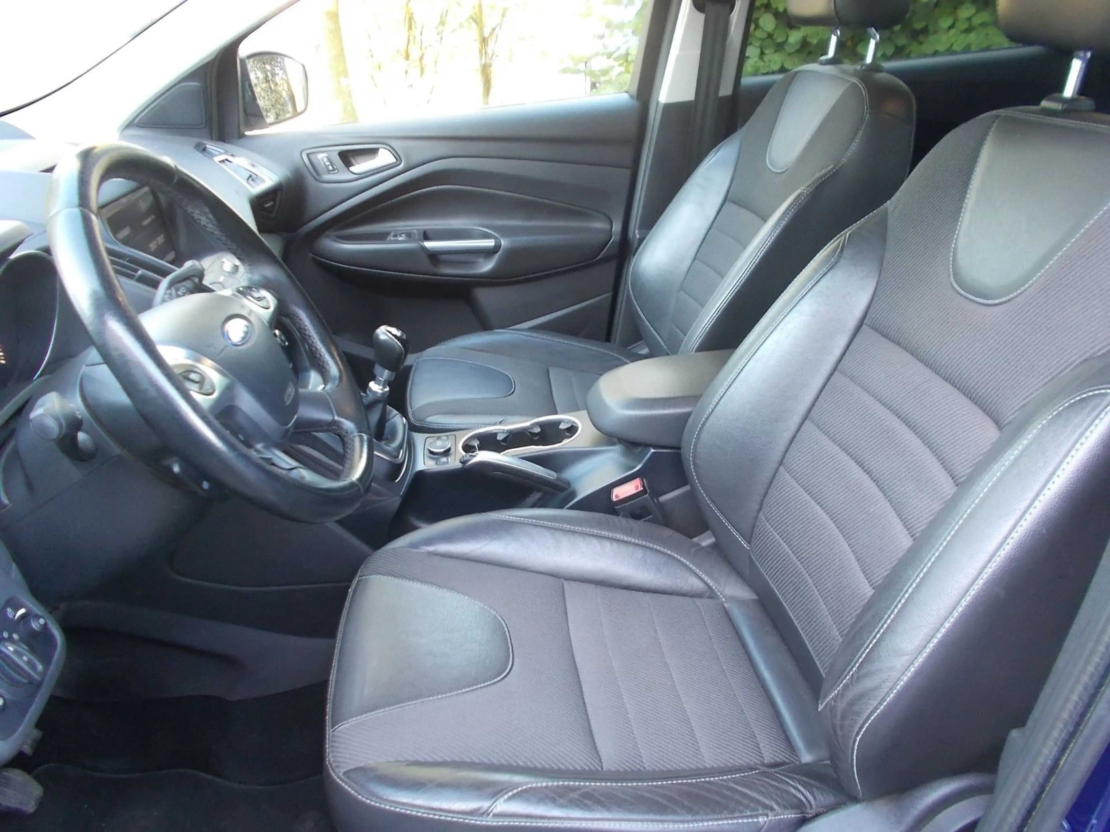Ford Kuga Titanium,Klimaaut.,AHK,Navi,SHZ.... — photo 12