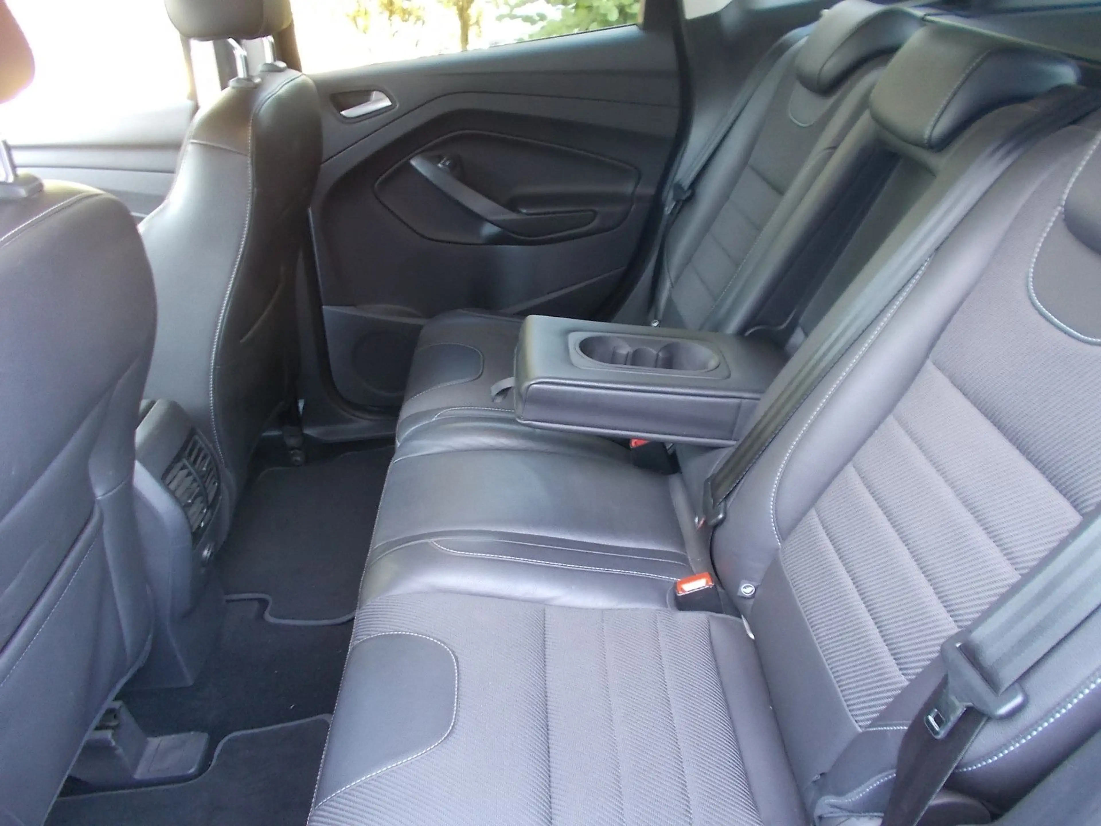 Ford Kuga Titanium,Klimaaut.,AHK,Navi,SHZ.... — photo 13