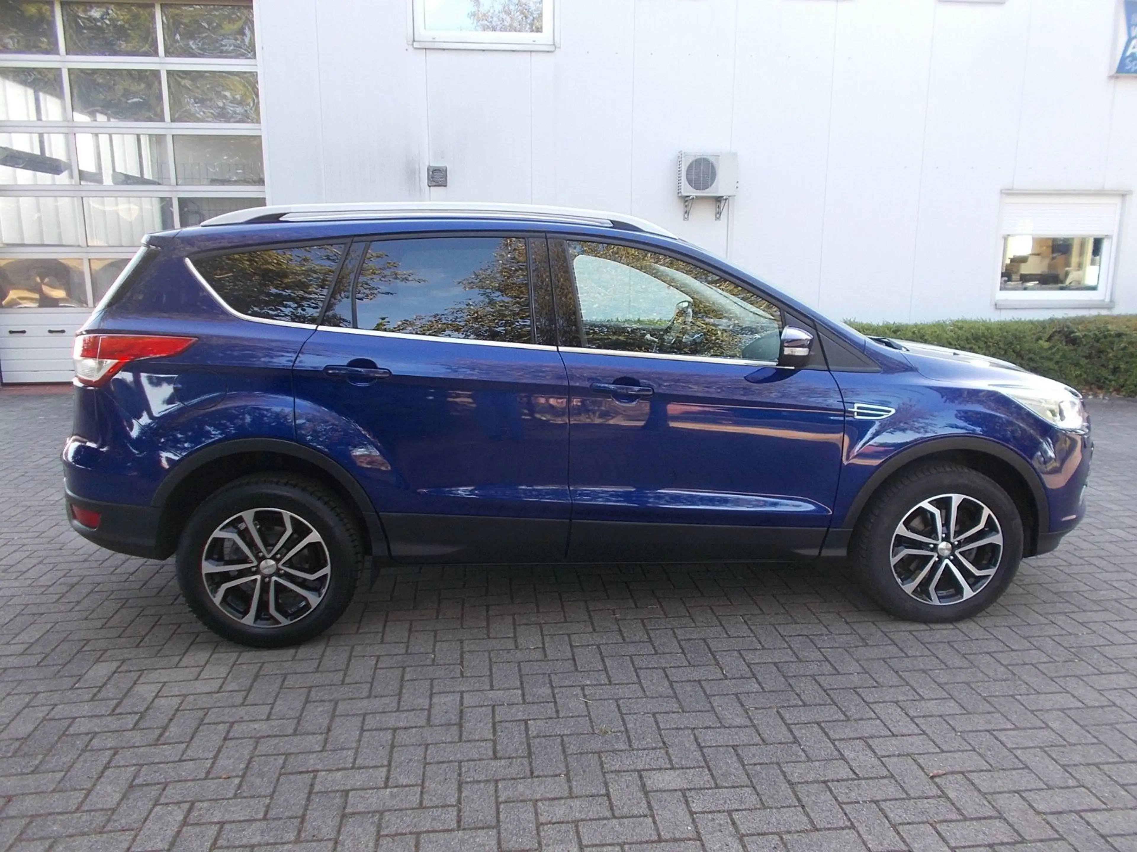 Ford Kuga Titanium,Klimaaut.,AHK,Navi,SHZ.... — photo 6