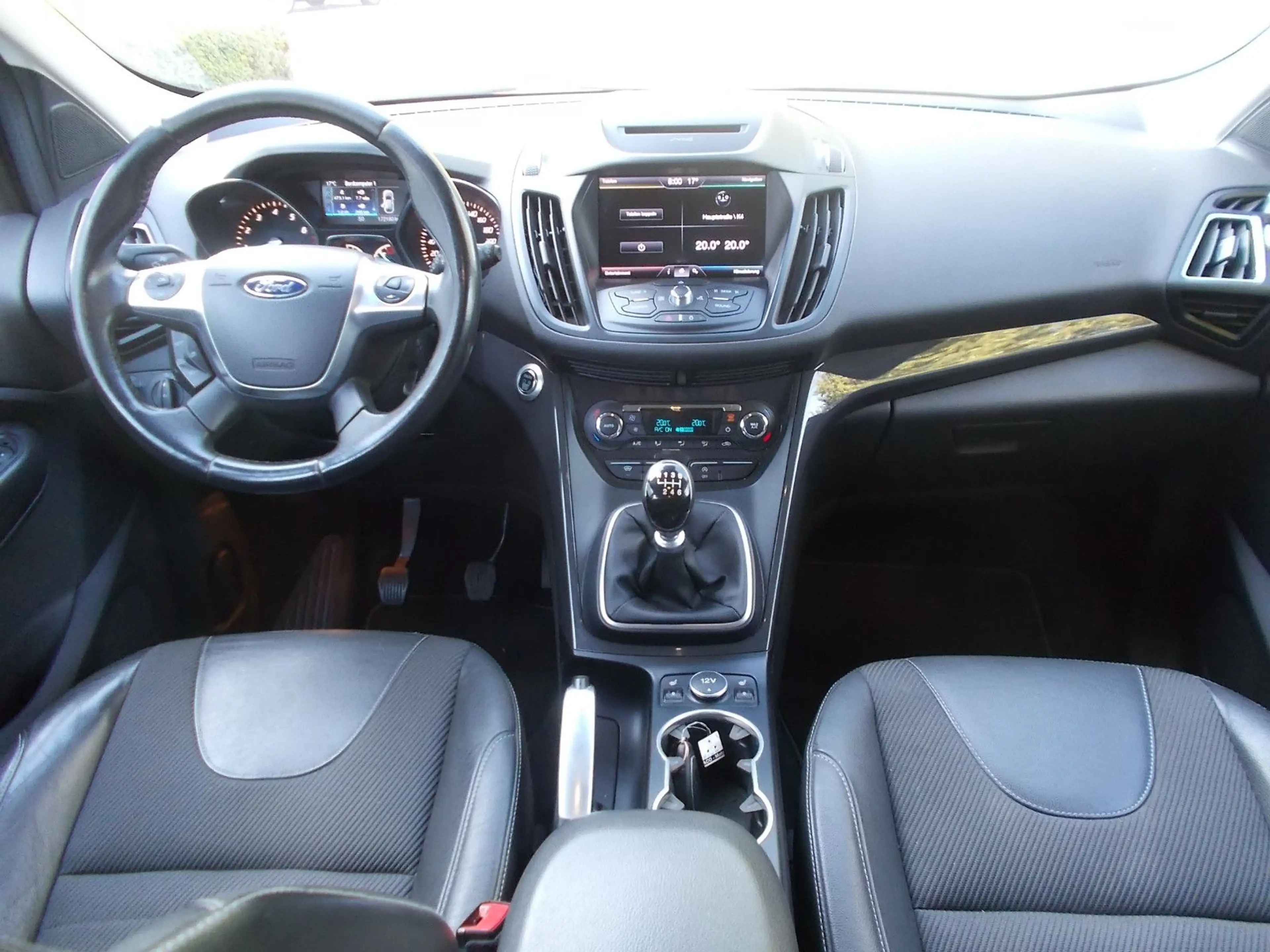 Ford Kuga Titanium,Klimaaut.,AHK,Navi,SHZ.... — photo 8