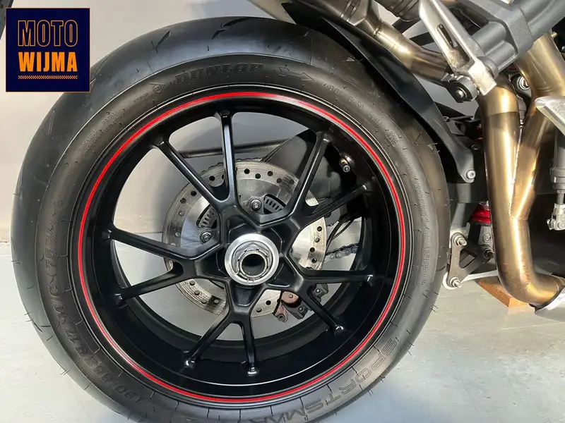 Triumph Speed Triple 1050 - foto 6