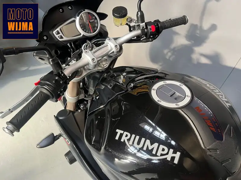 Triumph Speed Triple 1050 - foto 3