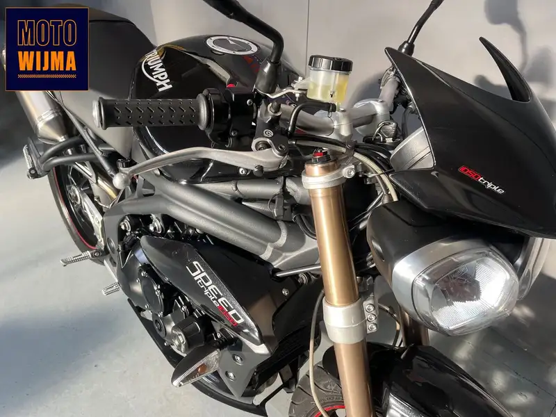 Triumph Speed Triple 1050 - foto 4