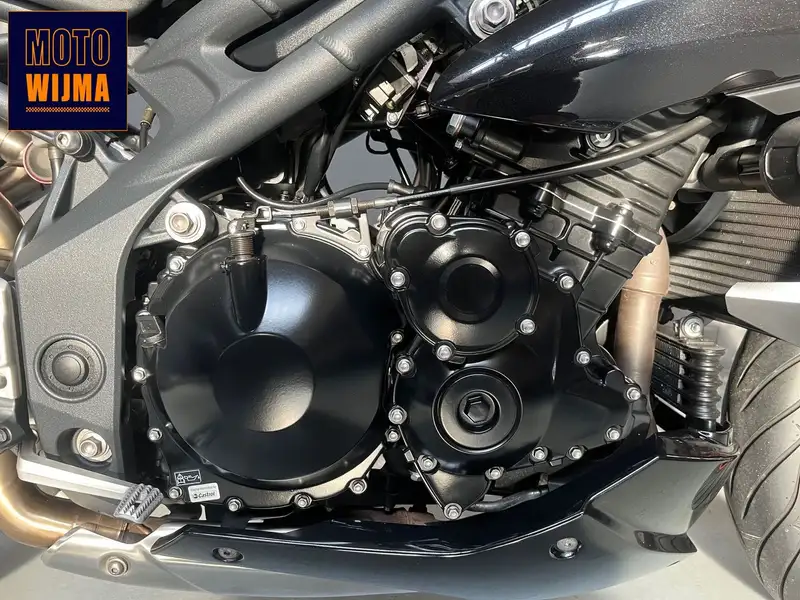 Triumph Speed Triple 1050 - foto 7