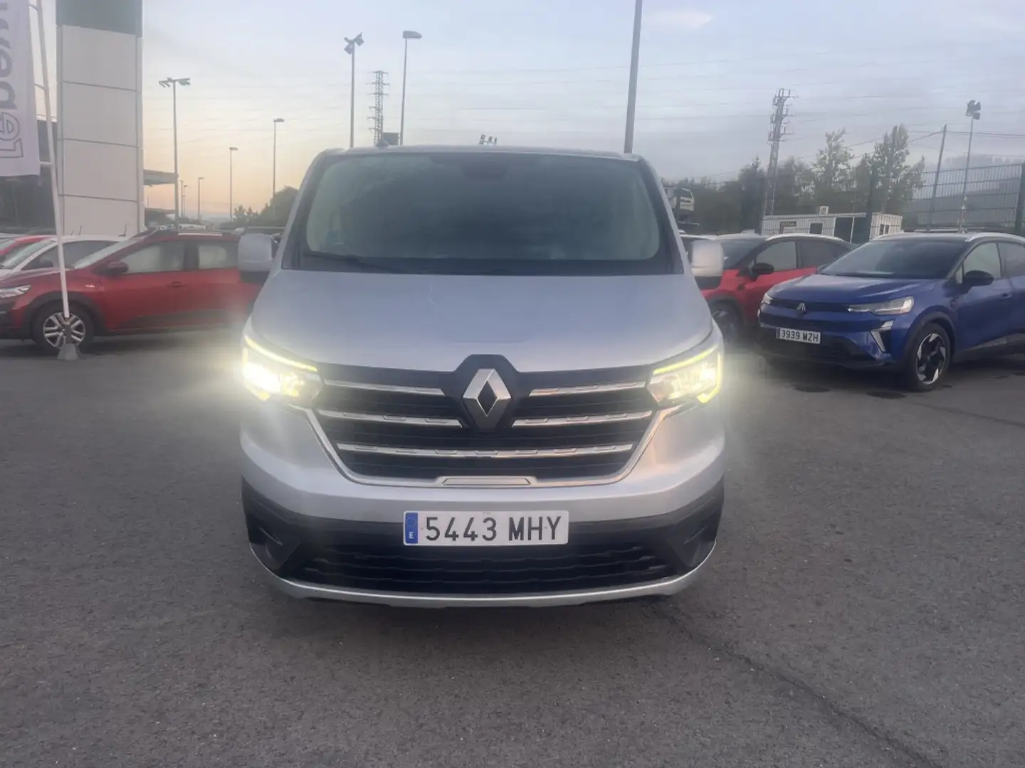 Renault Trafic 2.0 ENERGY BLUEDCI 81KW AUTHENTIC LWB 110 4 Gris - 2