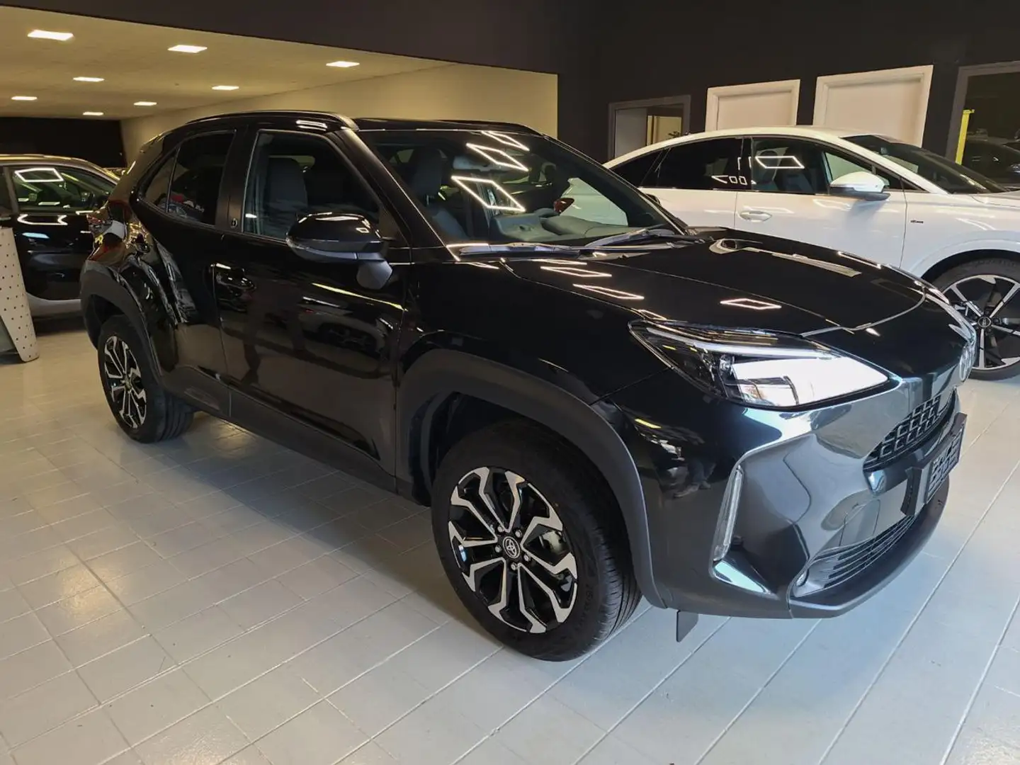 Toyota Yaris Cross 1.5 Hybrid 130 CV 5p.E-CVT Trend Kmo Nero - 1