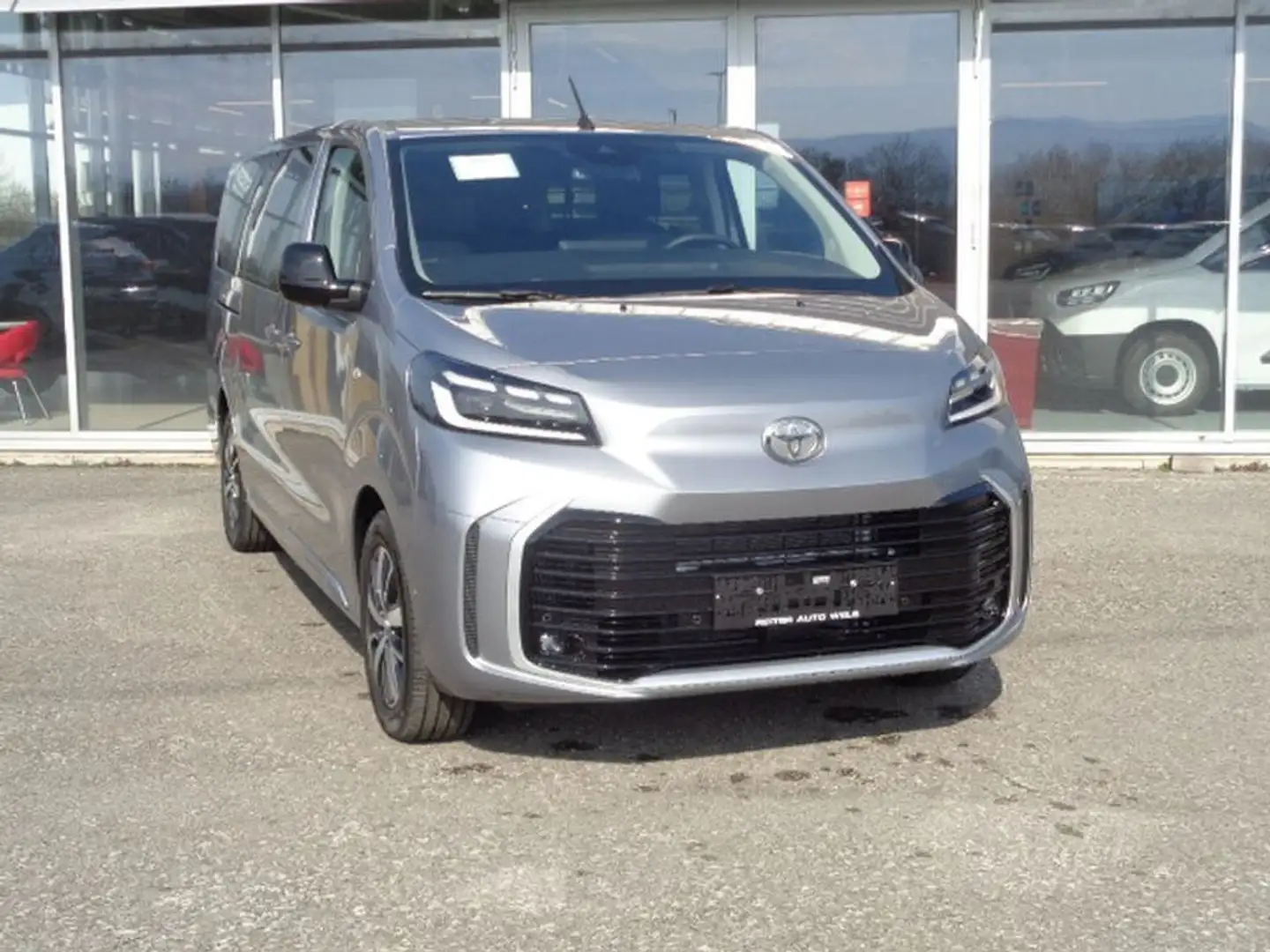 Toyota Proace Verso 2,0 180 Family Lang Automatik Silber - 2