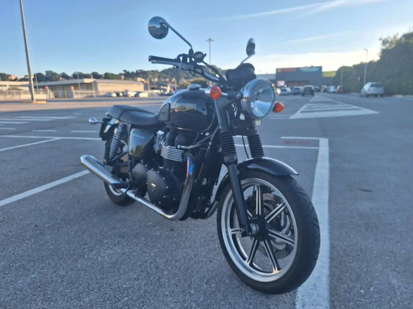 Triumph Bonneville T100 Fekete - 1
