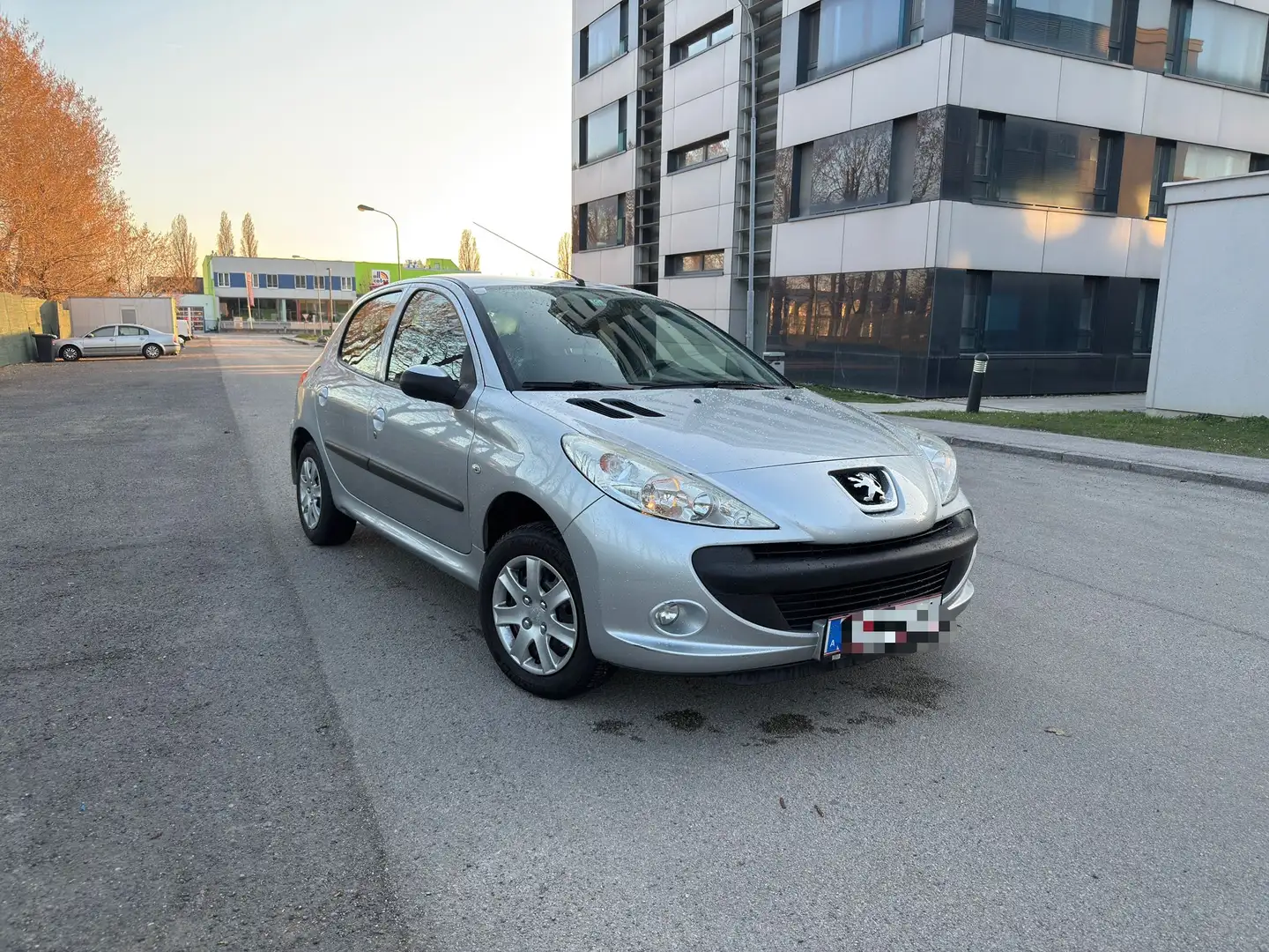 Peugeot 206 206+ Trendy 1,1 Klima (Zahnriemen Und pickerl neu) Silber - 1