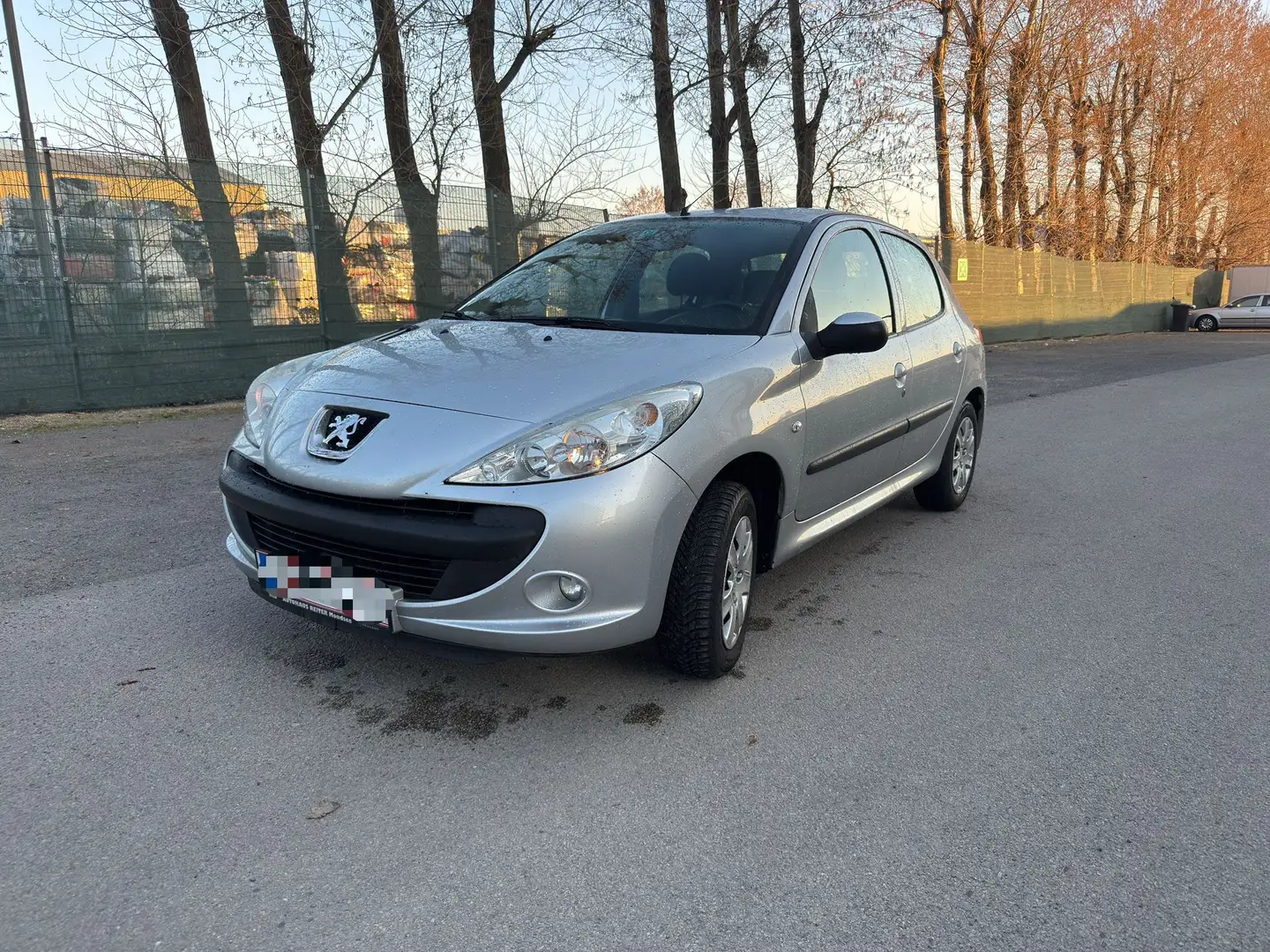 Peugeot 206 206+ Trendy 1,1 Klima (Zahnriemen Und pickerl neu) Silber - 2