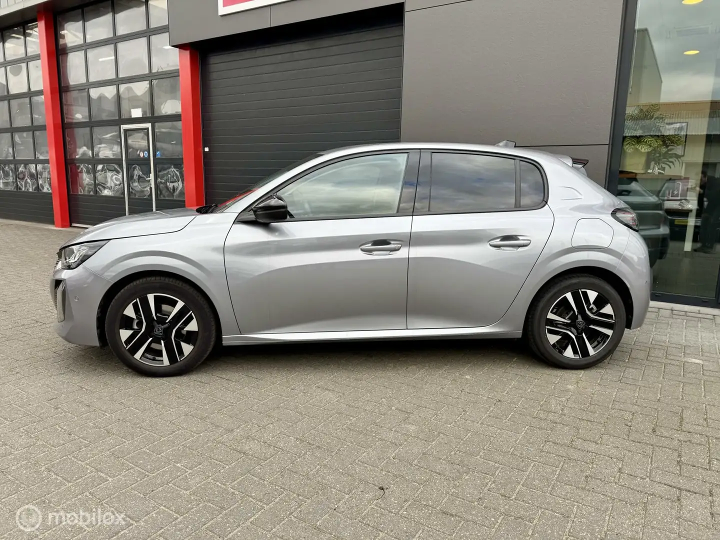 Peugeot 208 1.2 PureTech 100 Style Grijs - 2