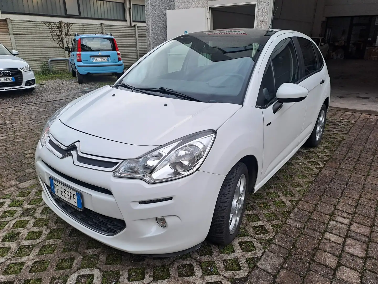 Citroen C3 C3 1.2 puretech Selection 82cv EXECUTIVE Blanc - 2