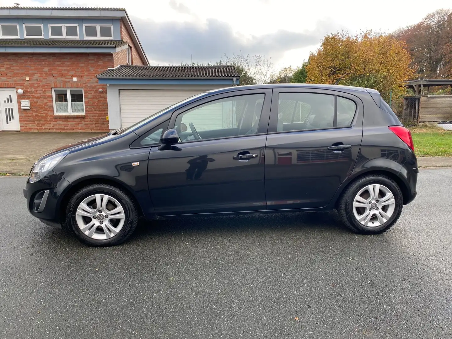 Opel Corsa D Innovation Klima Sitzhzg Tempomat 101Tkm Schwarz - 2