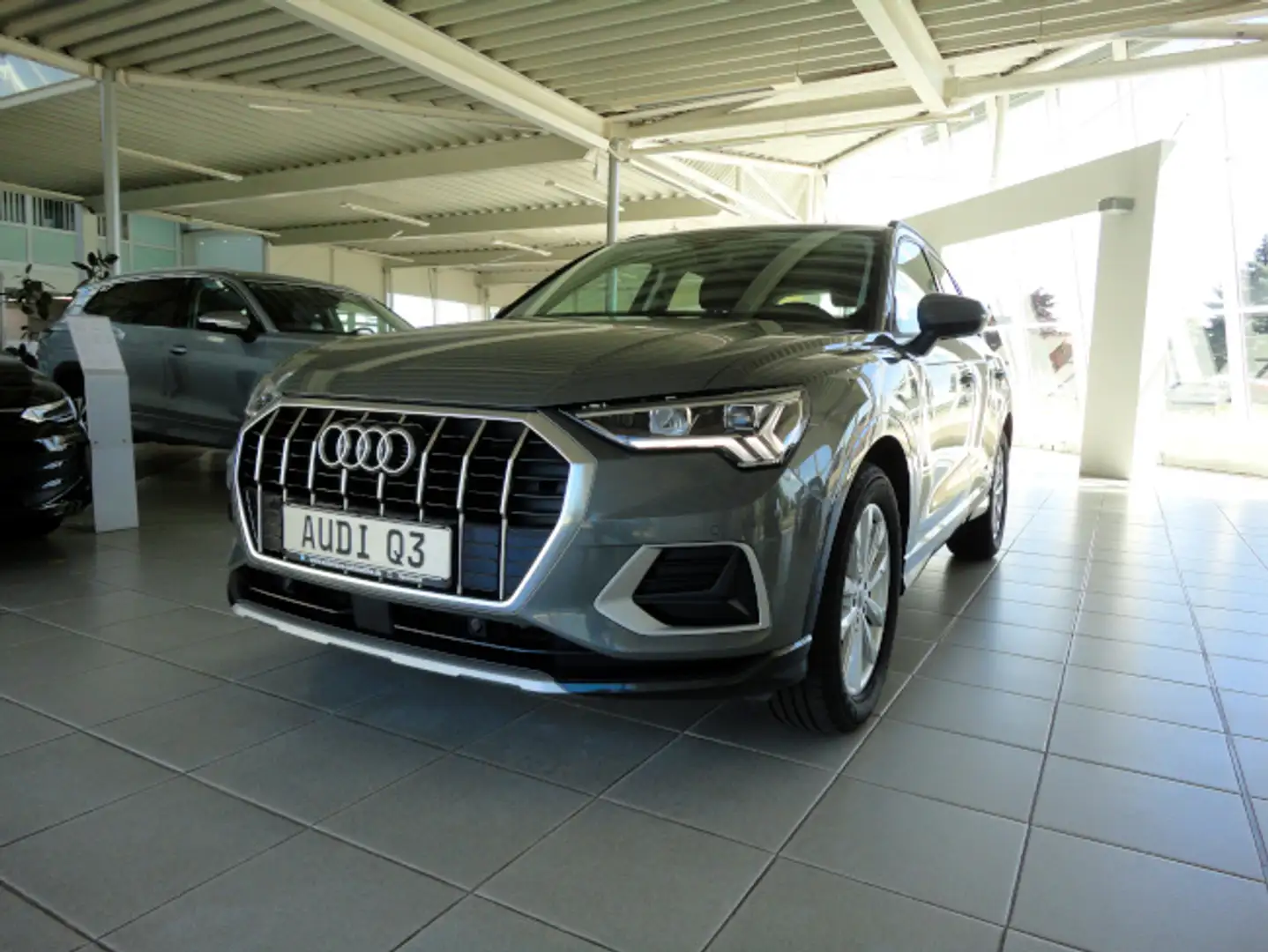 Audi Q3 advanced 2.0l TDI s-tronic Gris - 1