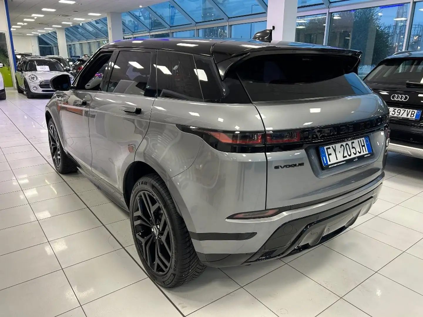 Land Rover Range Rover Evoque 2.0D I4 180 CV AWD Auto R-Dynamic SE Grijs - 2