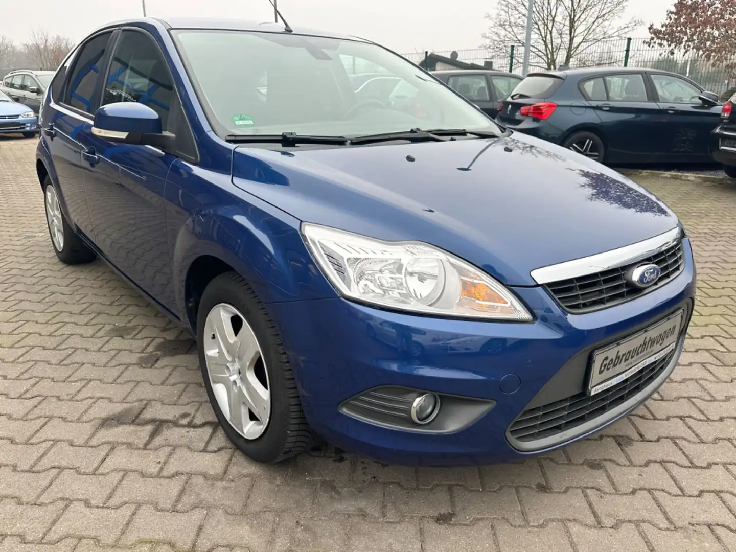Ford Focus Lim. Style Blau - 2