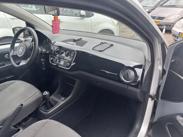 Volkswagen Up! view 6