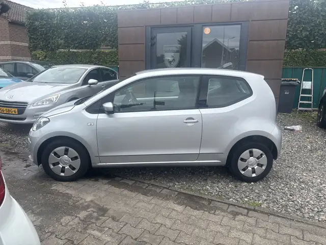 Volkswagen Up! view 3