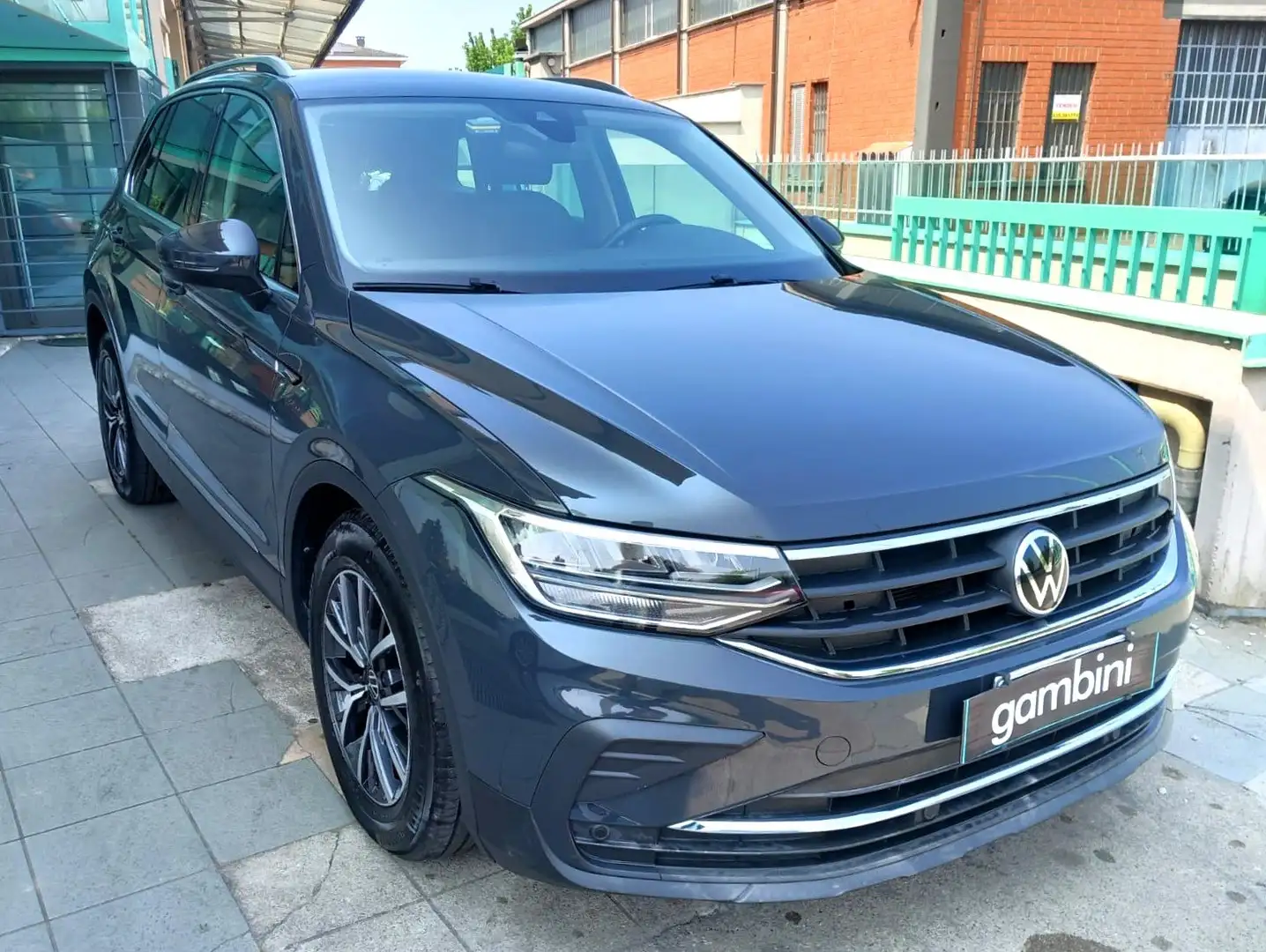 Volkswagen Tiguan 2.0 tdi scr life Grigio - 1