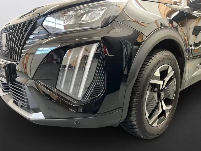 Peugeot 2008 view 11