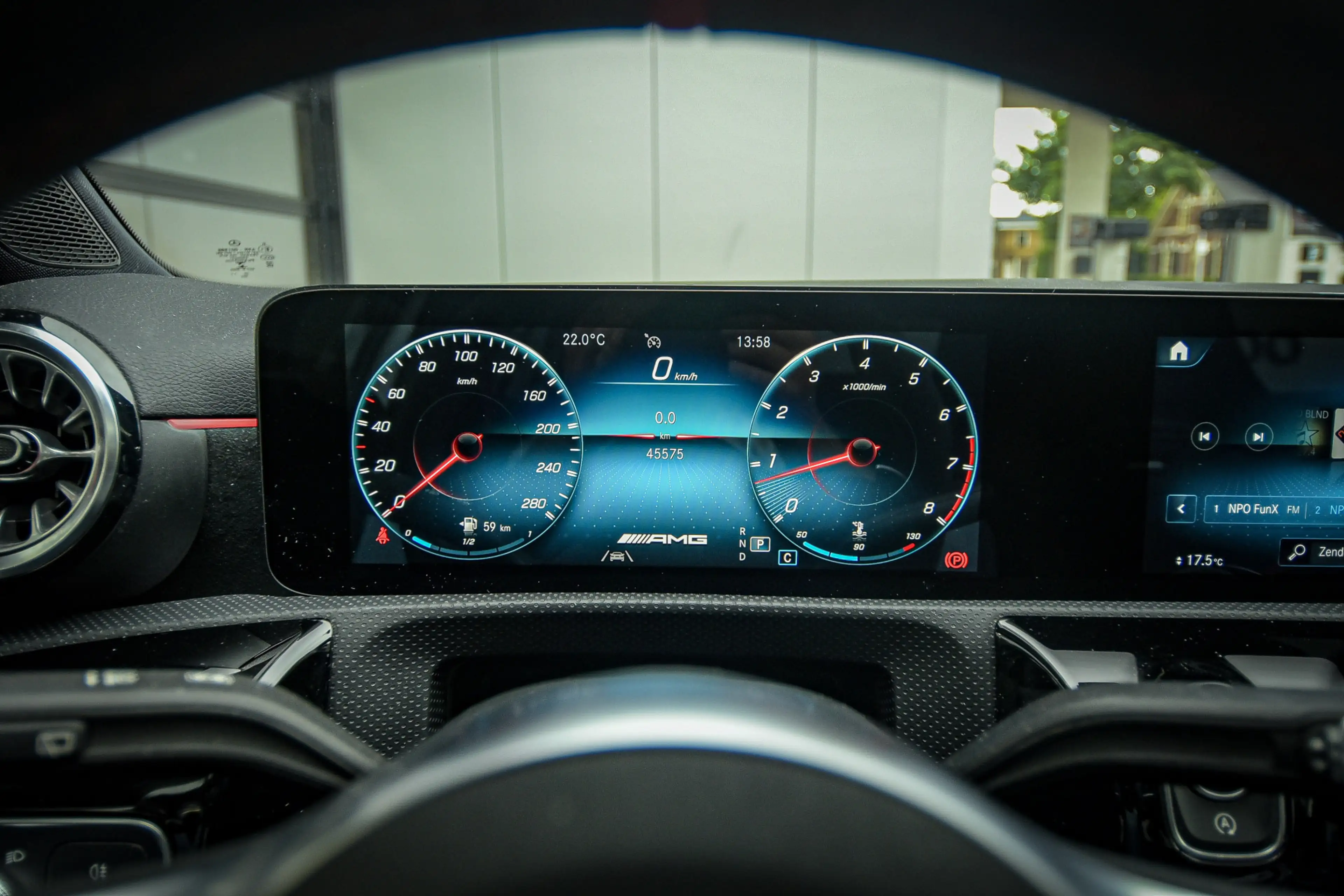 Mercedes-Benz A 35 AMG 4MATIC Premium — photo 12