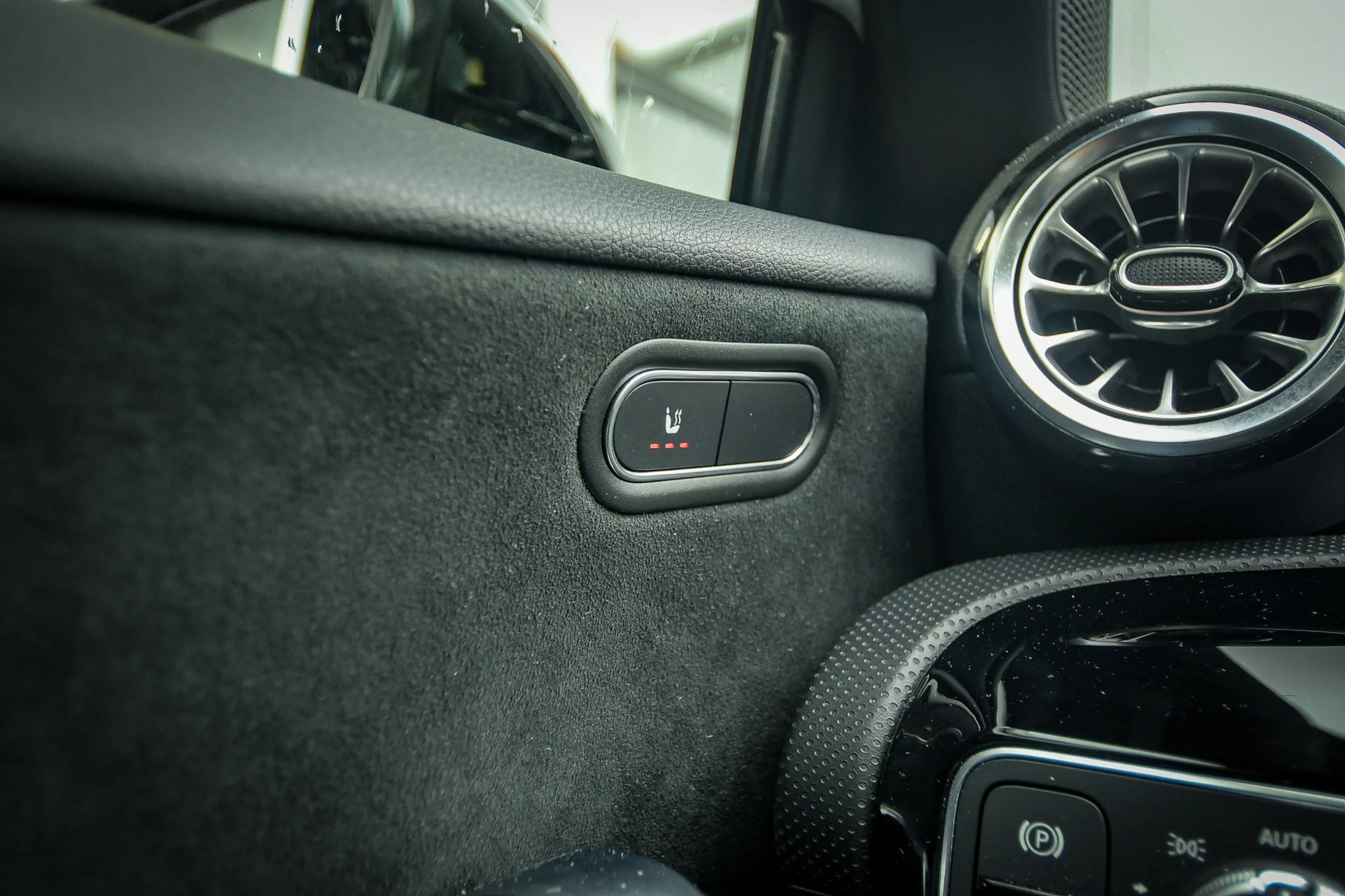 Mercedes-Benz A 35 AMG 4MATIC Premium — photo 10