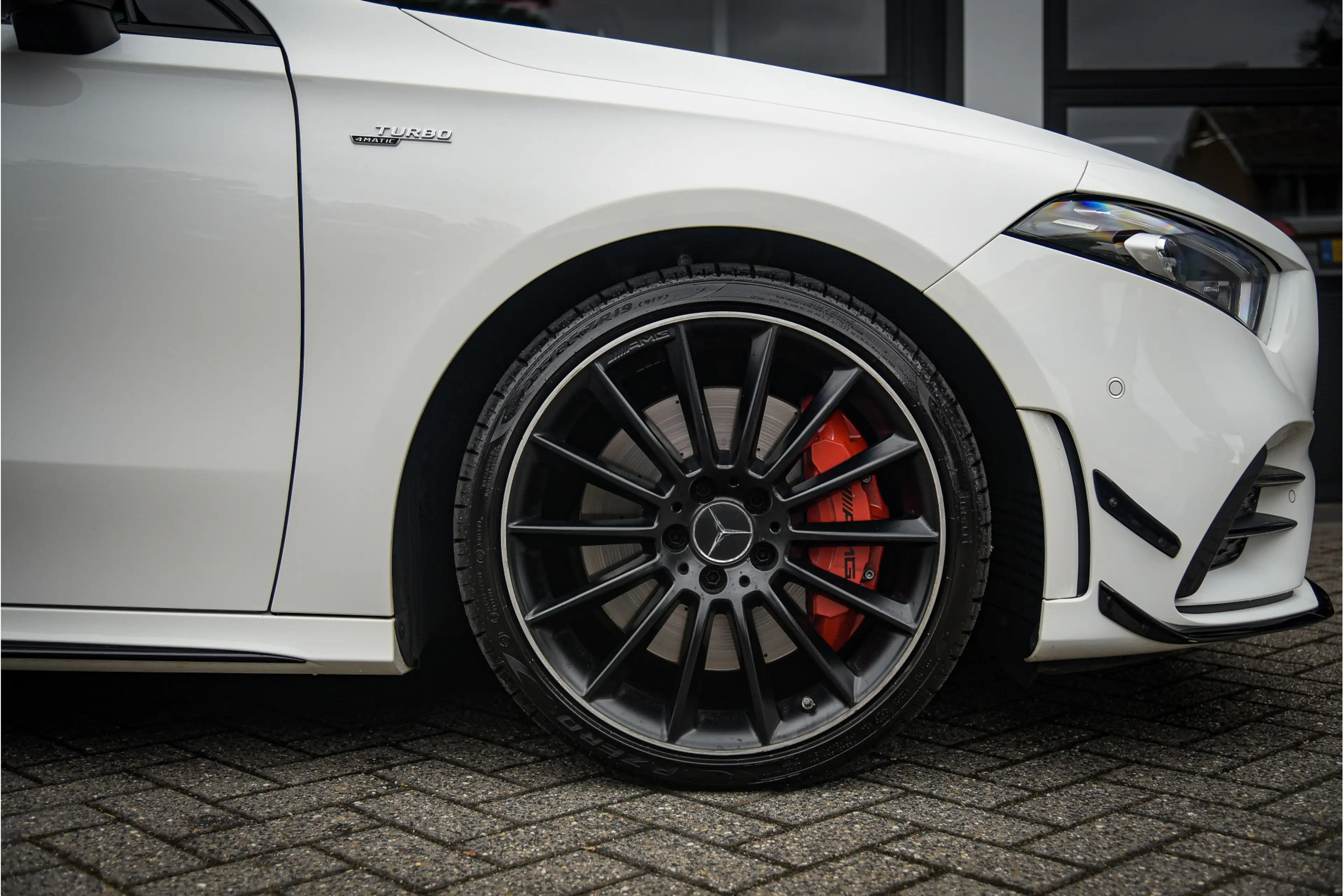 Mercedes-Benz A 35 AMG 4MATIC Premium — photo 5