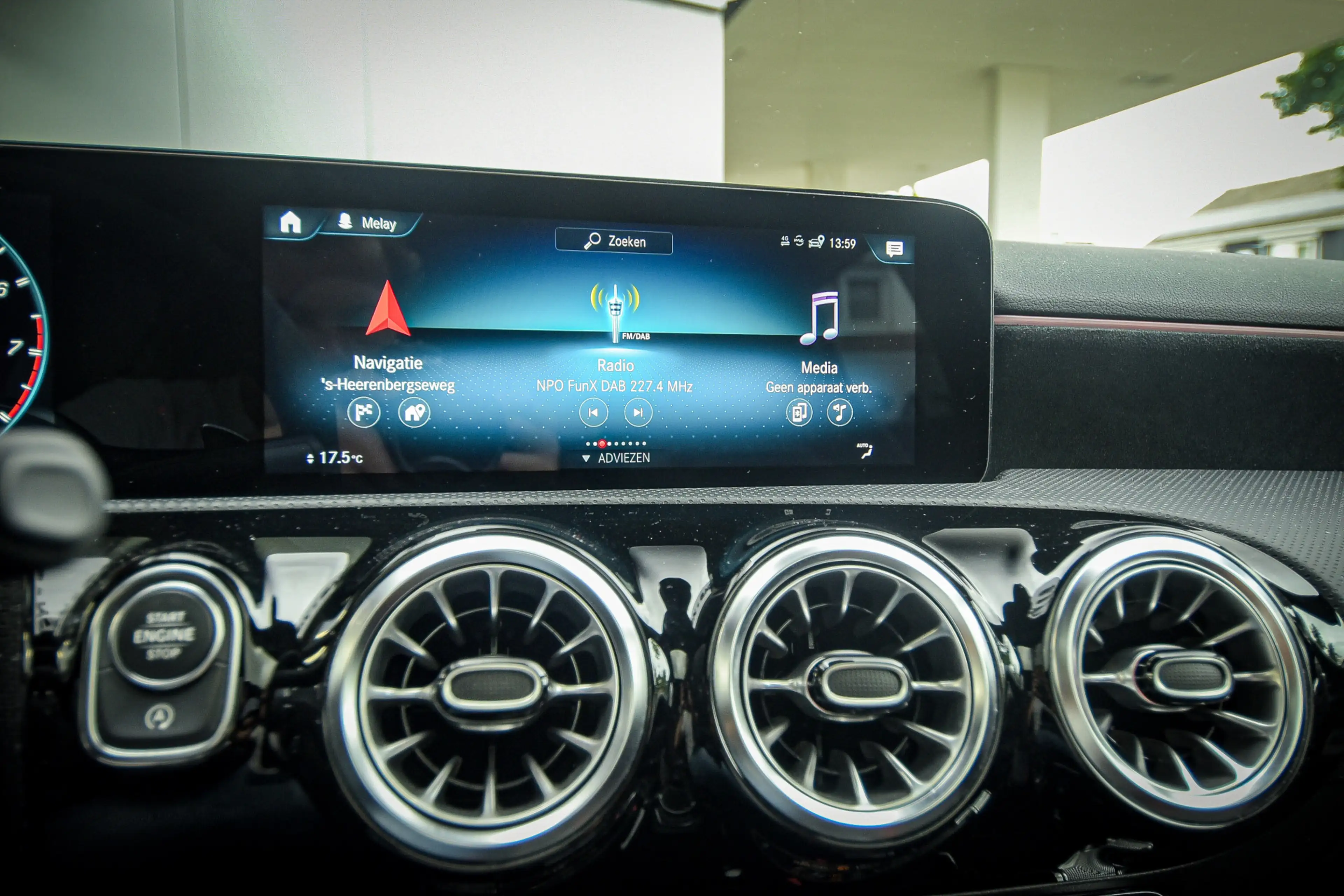 Mercedes-Benz A 35 AMG 4MATIC Premium — photo 13