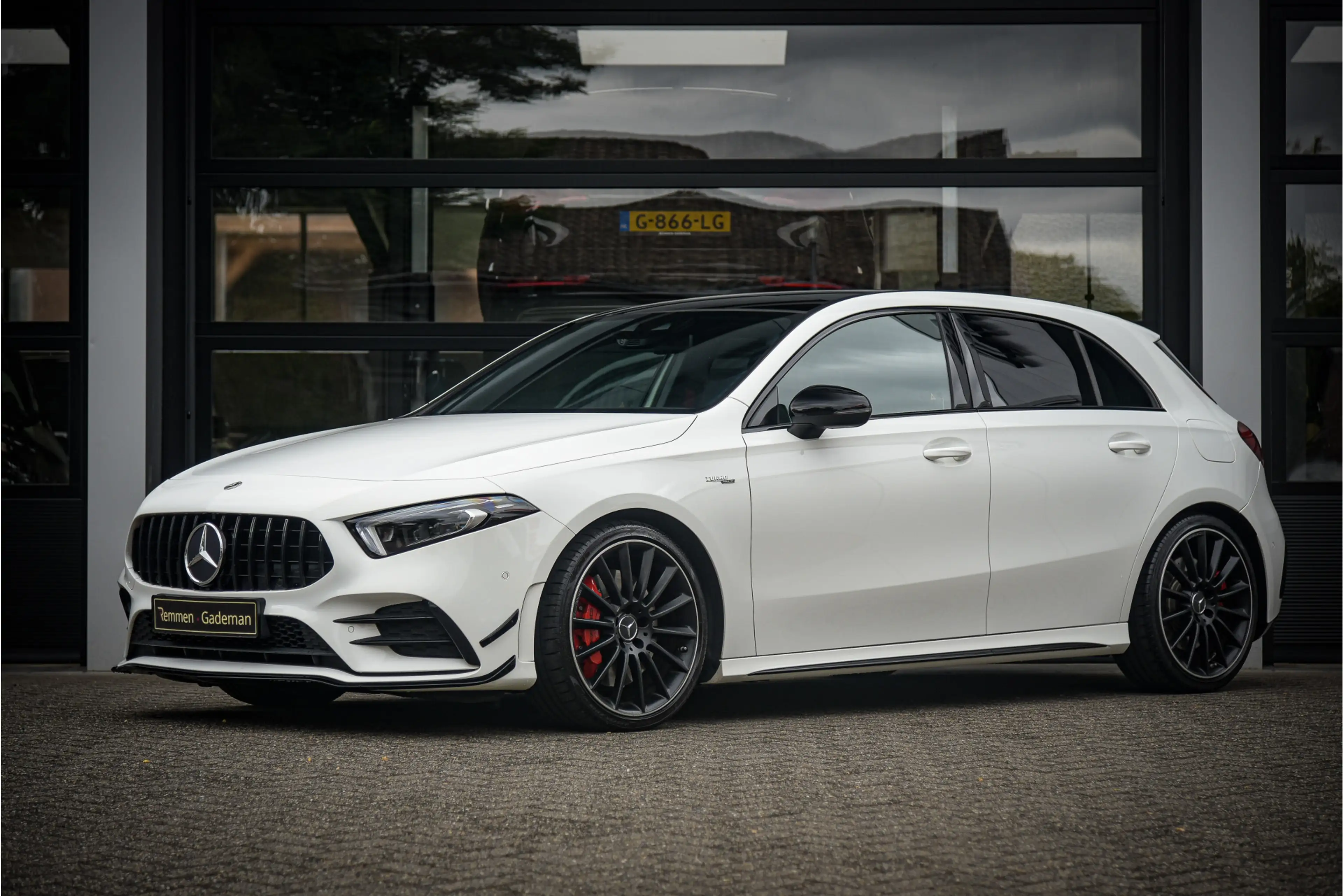 Mercedes-Benz A 35 AMG 4MATIC Premium — photo 2