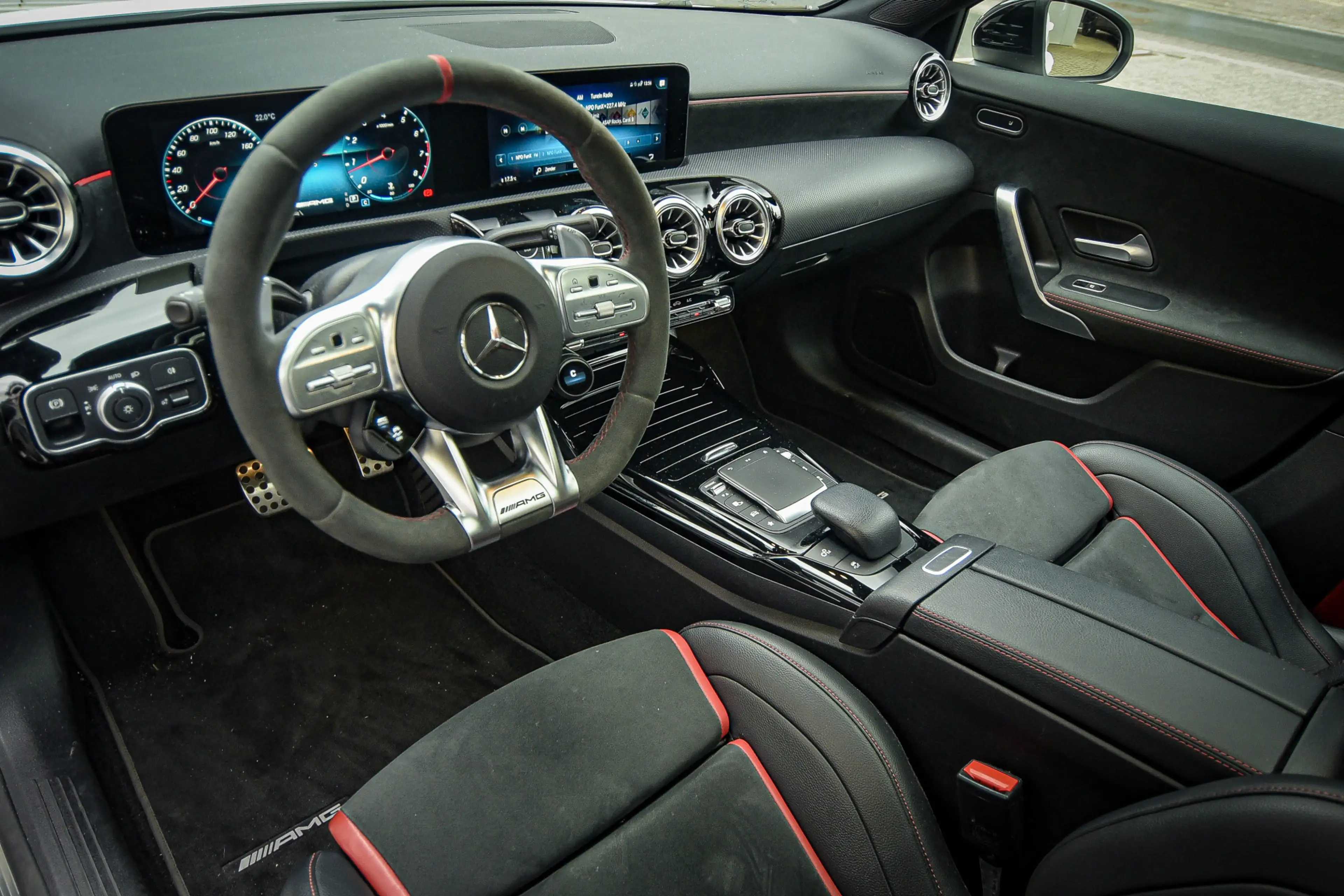 Mercedes-Benz A 35 AMG 4MATIC Premium — photo 8