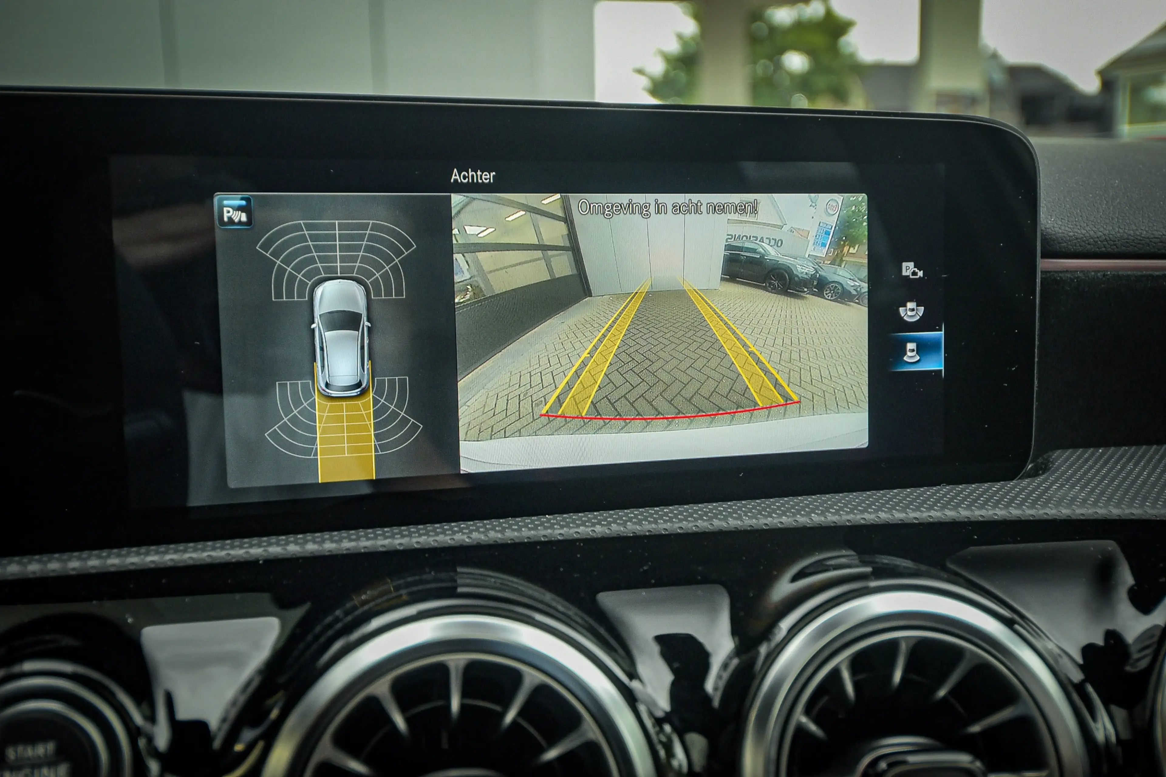 Mercedes-Benz A 35 AMG 4MATIC Premium — photo 15