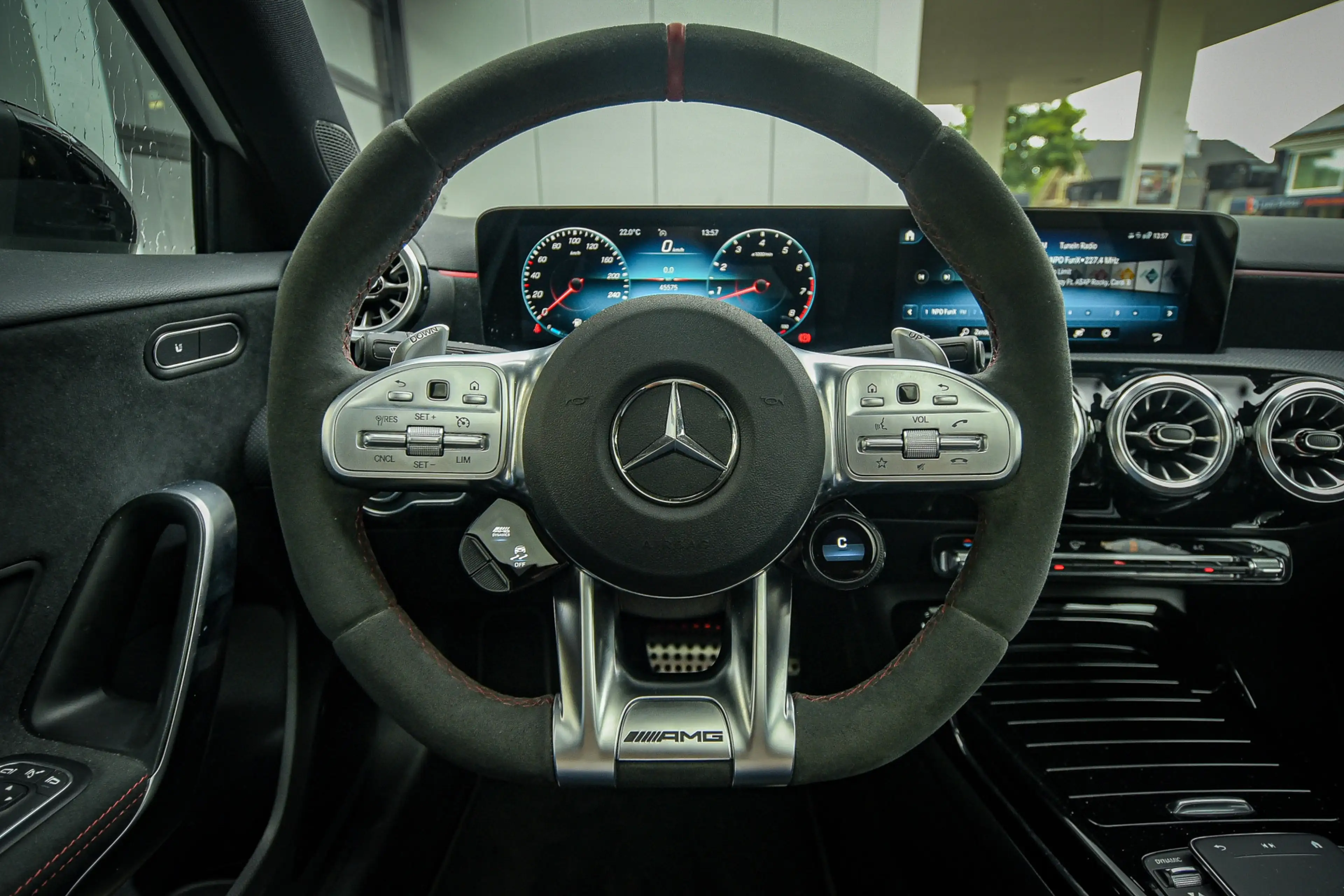 Mercedes-Benz A 35 AMG 4MATIC Premium — photo 11