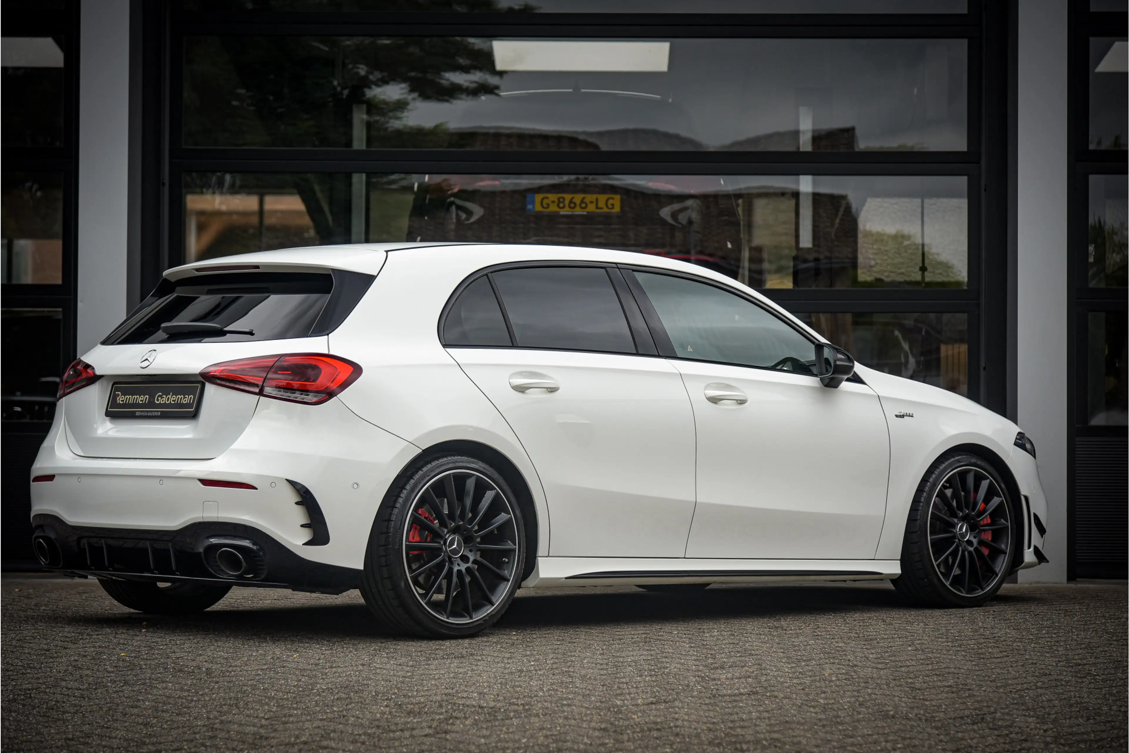 Mercedes-Benz A 35 AMG 4MATIC Premium — photo 4