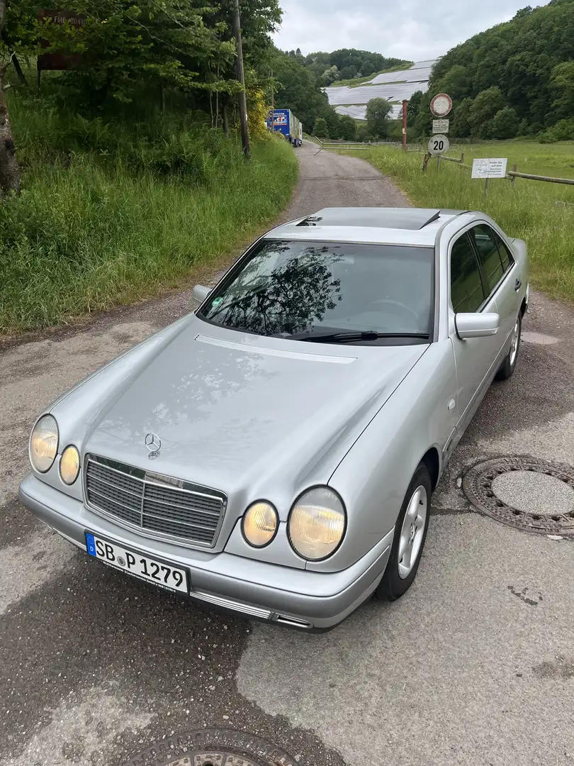 Mercedes-Benz E 200 Classic top gepflegt - 1