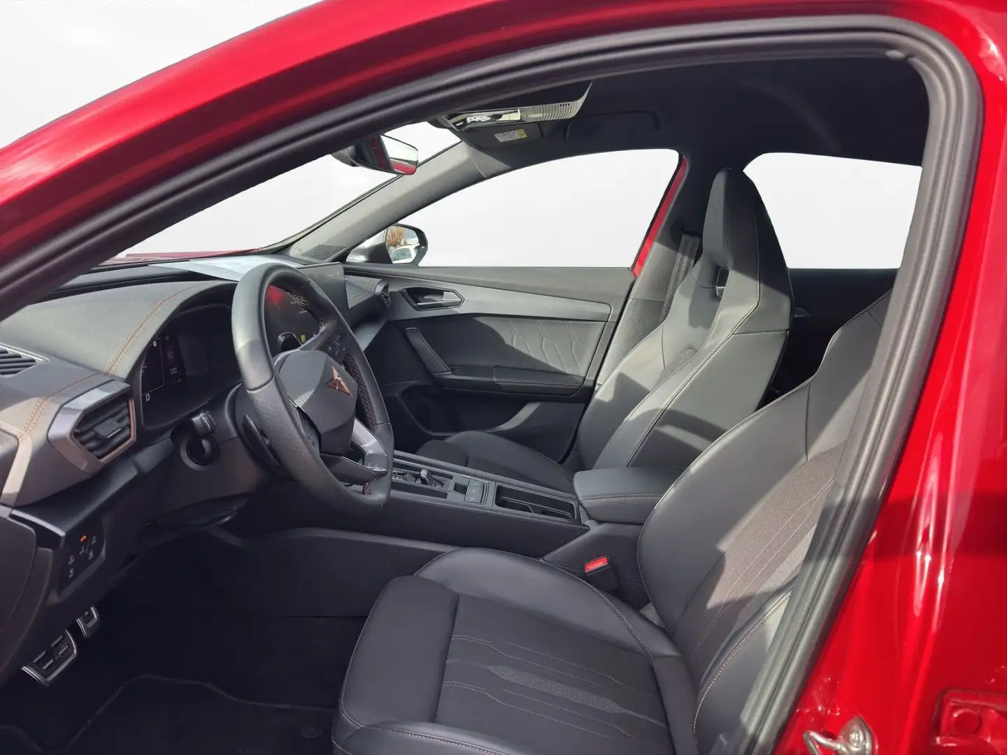 CUPRA Formentor 1.4 eTSI Navi AHK Kamera SiHz Klima DS Červená - 2