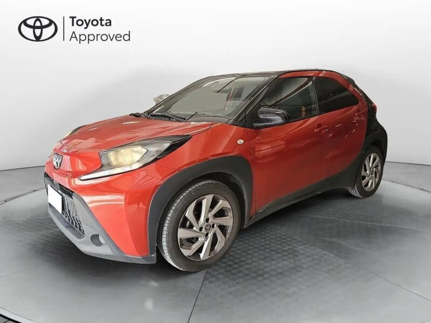 Toyota Aygo X 1.0 VVT-i 72 CV 5 porte Trend S-CVT Rosso - 1