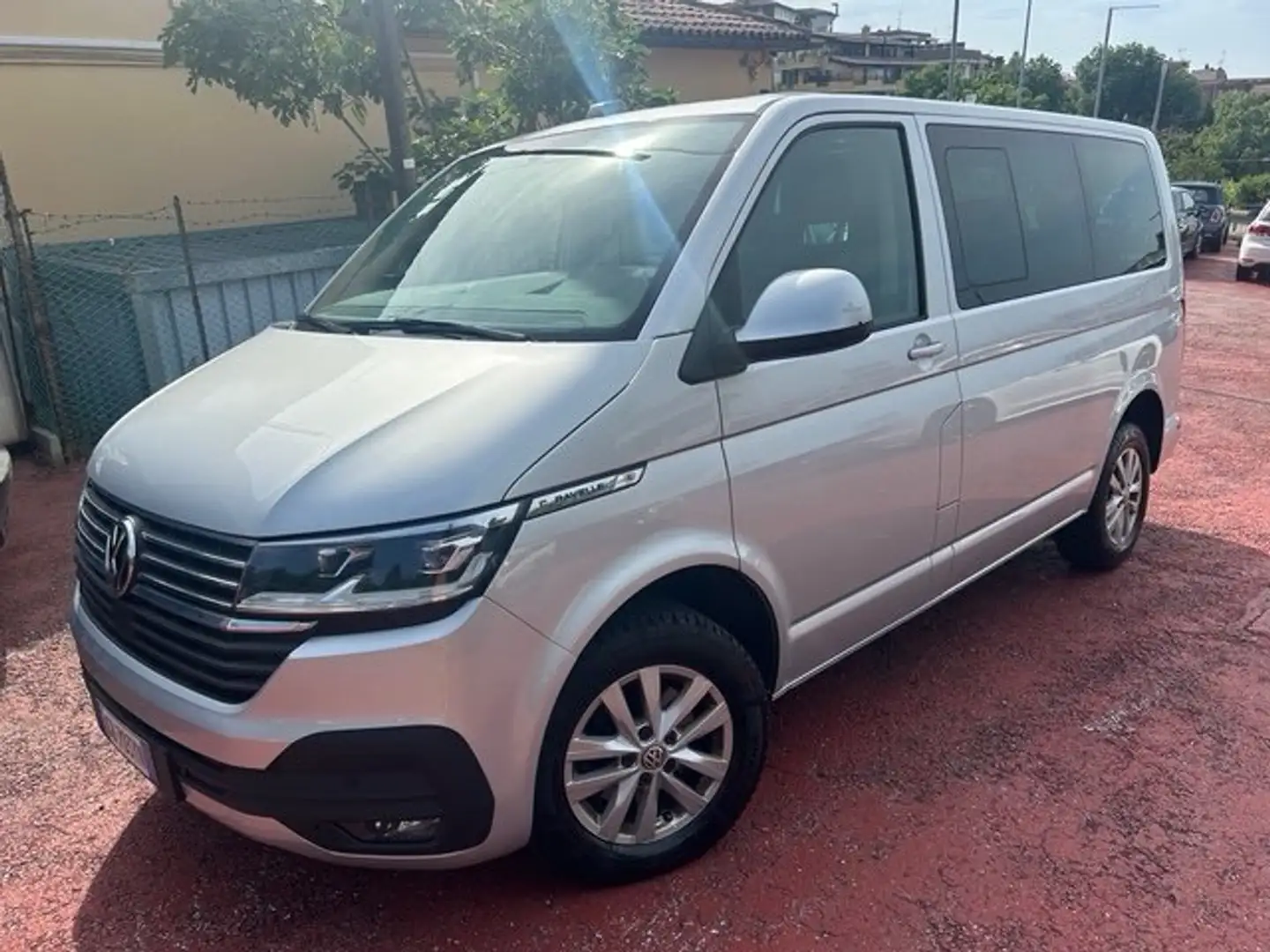 Volkswagen T6.1 Caravelle 2.0 TDI 150CV C.line 8Posti 2xclima Radar full led Plateado - 1