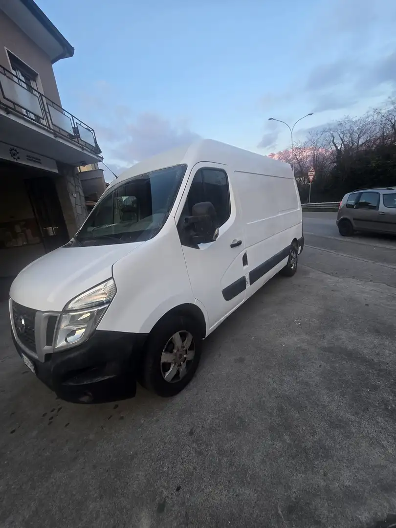 Nissan NV400 - 1