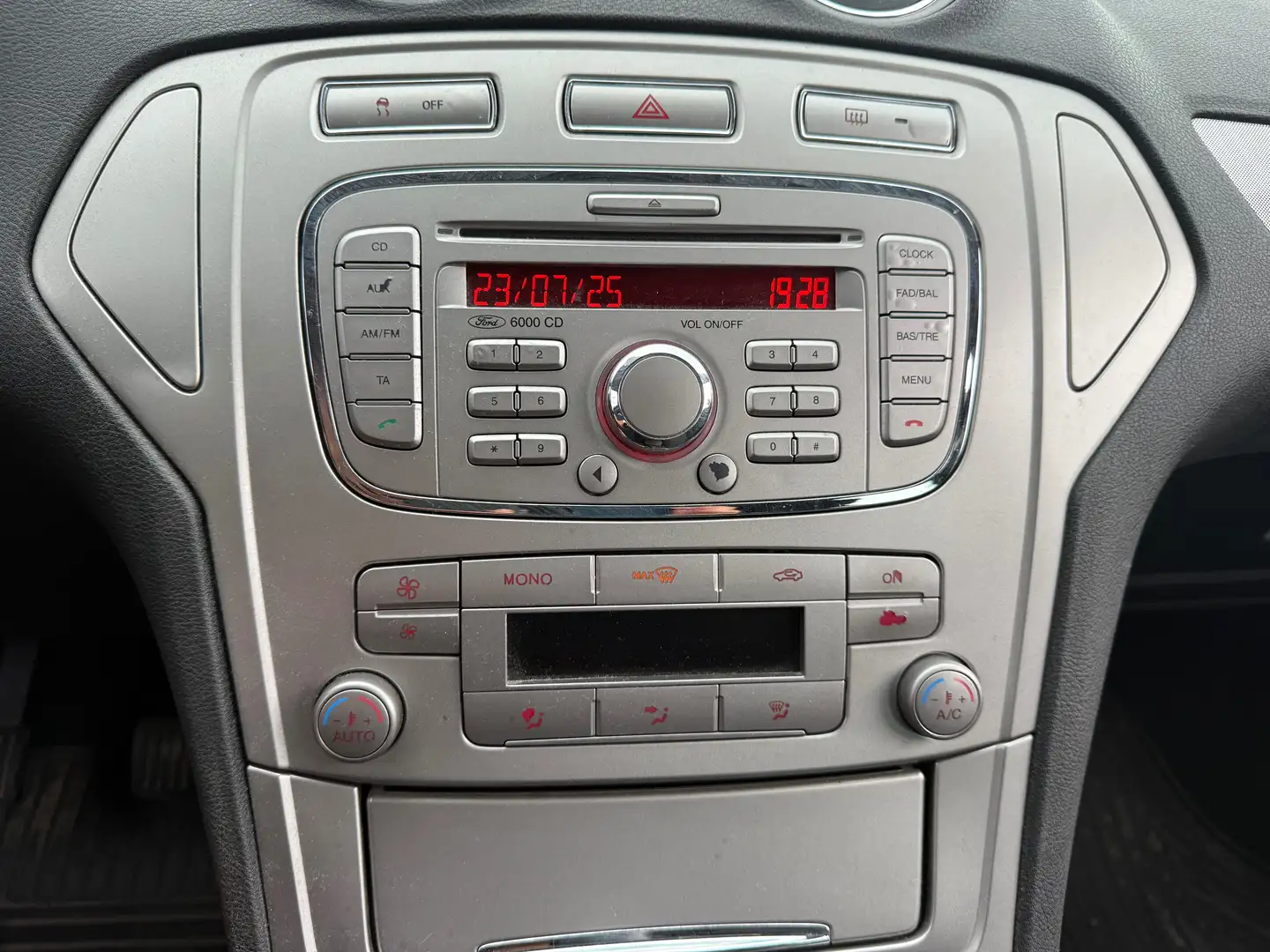 Ford Mondeo Trend Silber - 2
