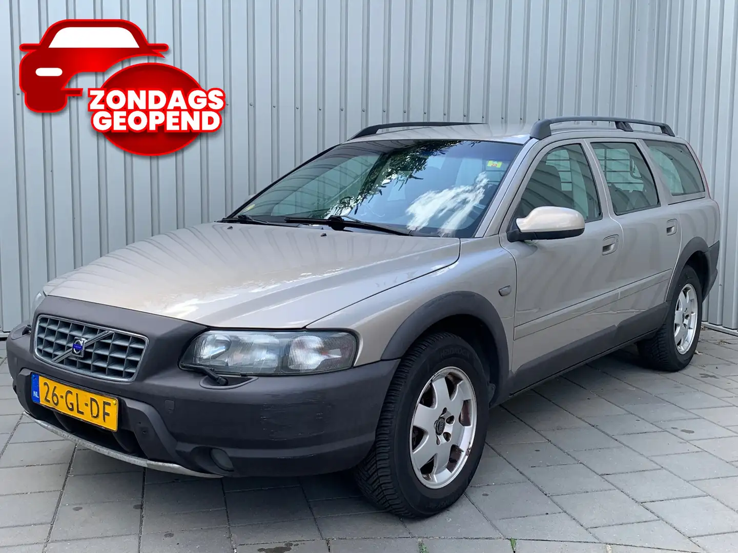 Volvo V70 Cross Country 2.4 T Comfort Line|Export|Automaat|L Beige - 1