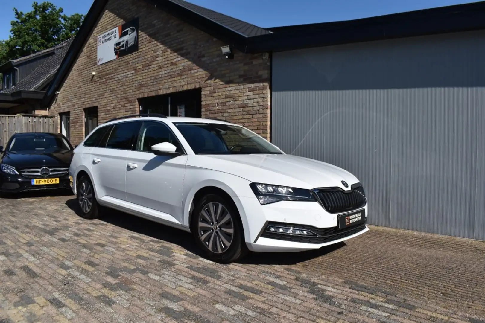 Skoda Superb 1.4 TSI IV Business ED. PLUS, 360 Camera, Trekhaak Wit - 2