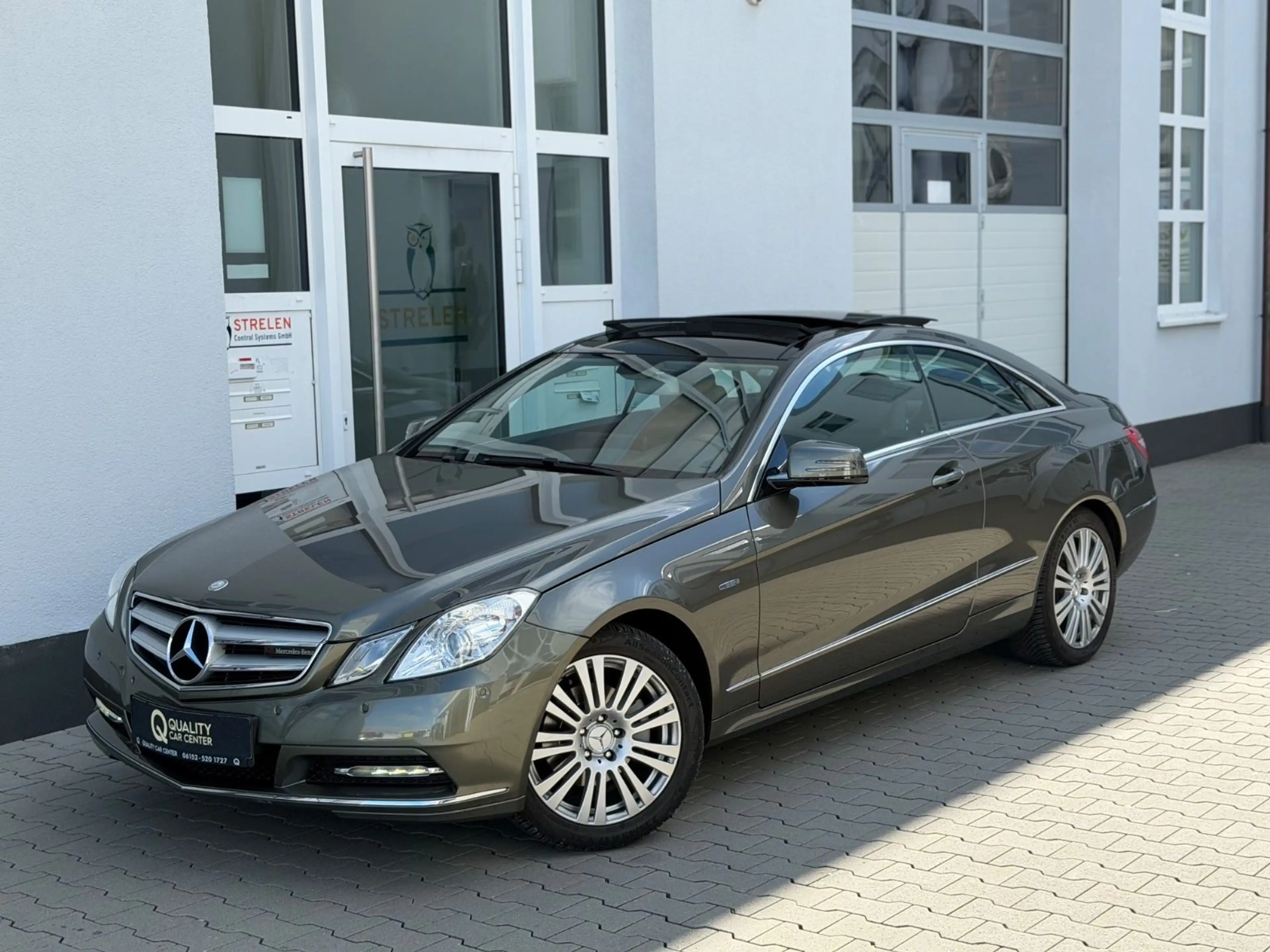 Mercedes-Benz E 200 Coupe CGI BlueEfficiency *PANO*AHK* — photo 2