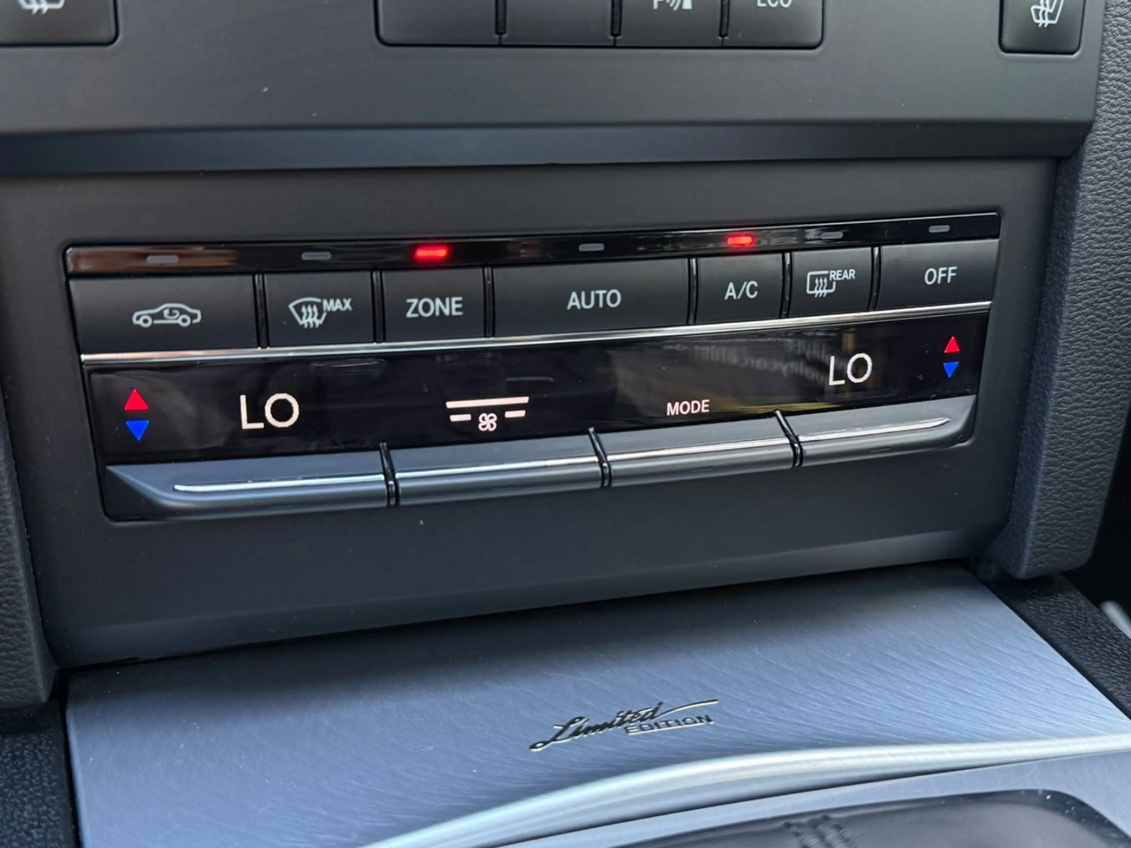 Mercedes-Benz E 200 Coupe CGI BlueEfficiency *PANO*AHK* — photo 12