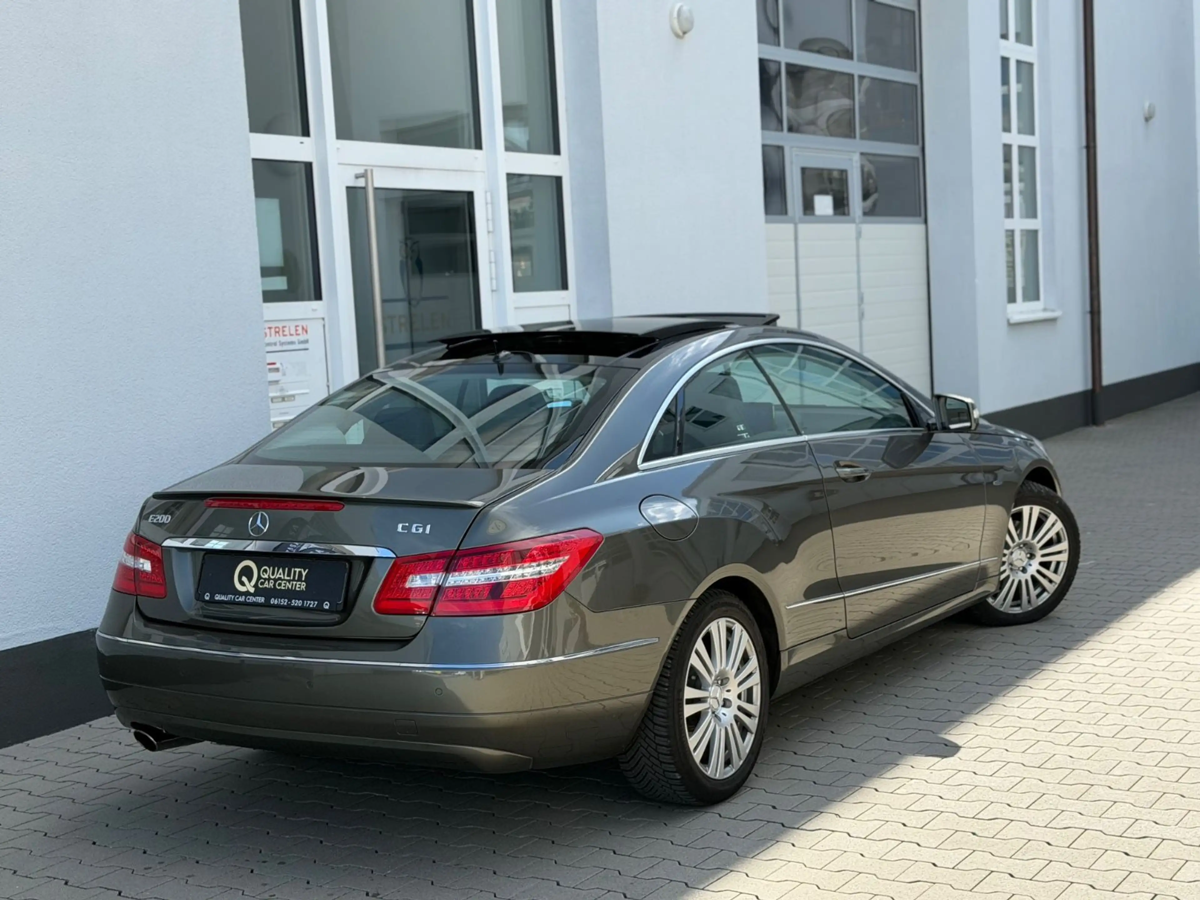 Mercedes-Benz E 200 Coupe CGI BlueEfficiency *PANO*AHK* — photo 3
