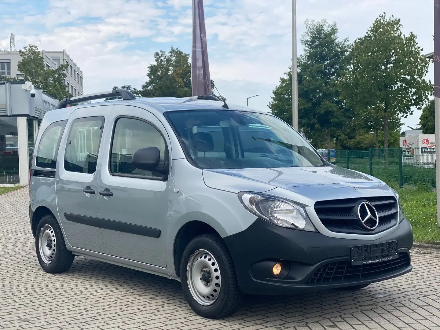 Mercedes-Benz Citan Kombi 109CDI lang Tourer 5xSitze Klima Nav Silber - 2