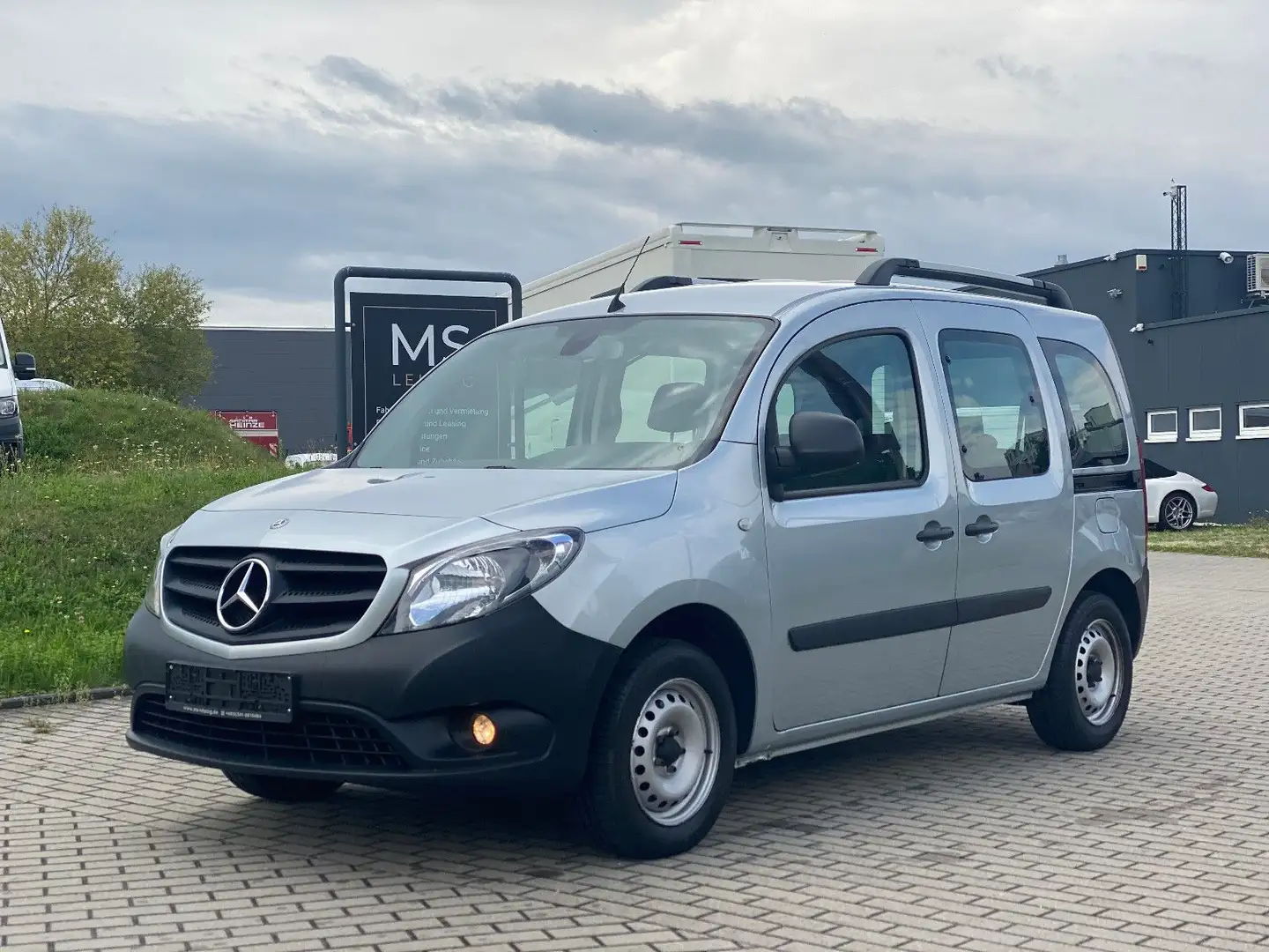 Mercedes-Benz Citan Kombi 109CDI lang Tourer 5xSitze Klima Nav Silber - 1