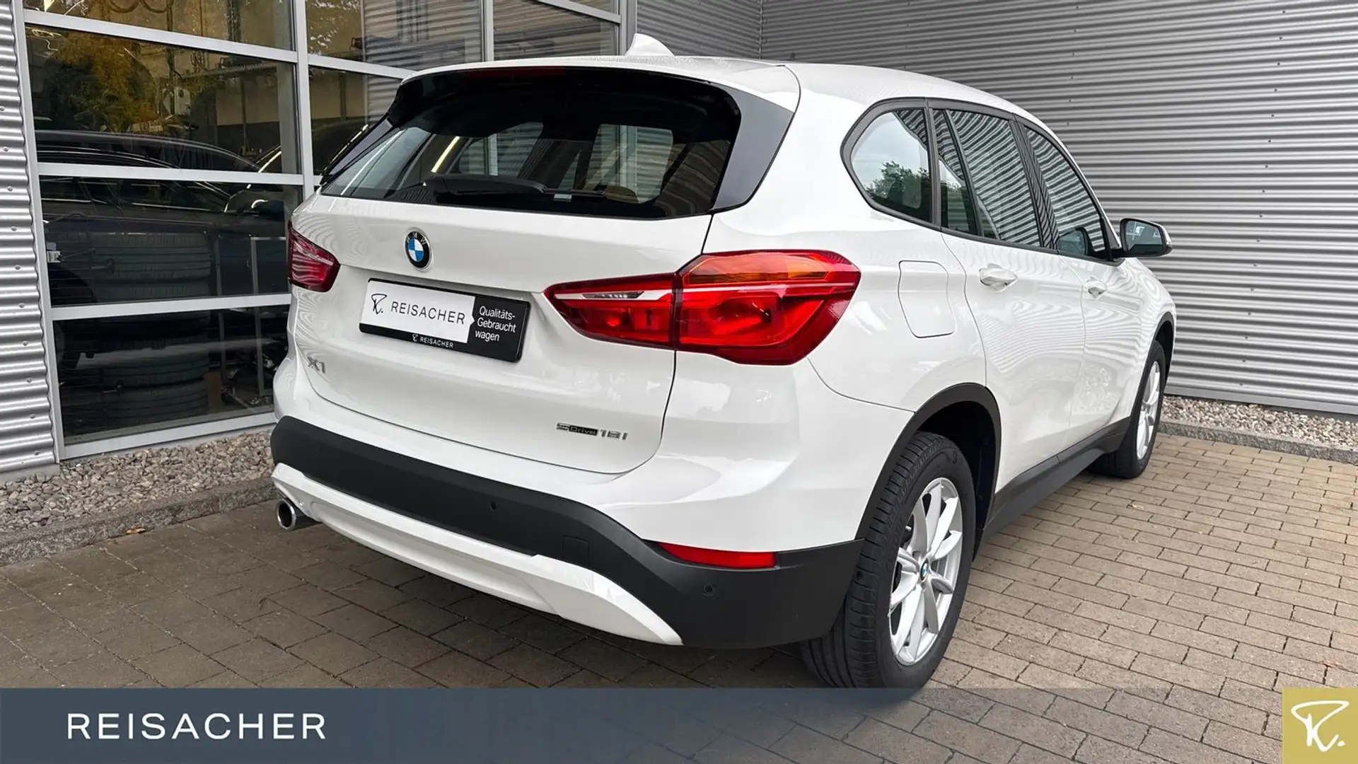 BMW X1 sDrive18i PDC Navi Temp Sitzheizung 17" Weiß - 2